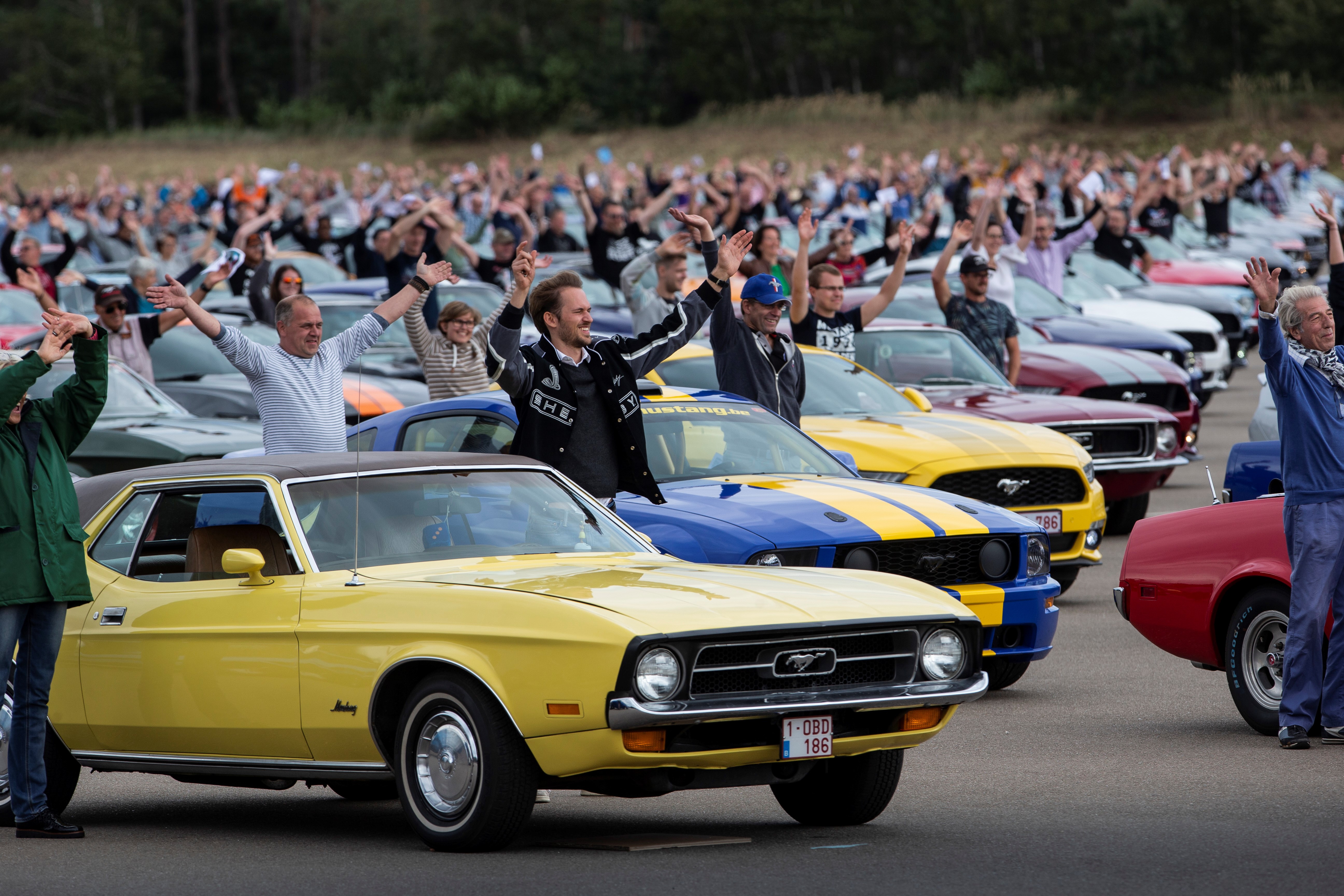 Ford sets world record for largest Mustang parade Ford sets world record for largest Mustang parade