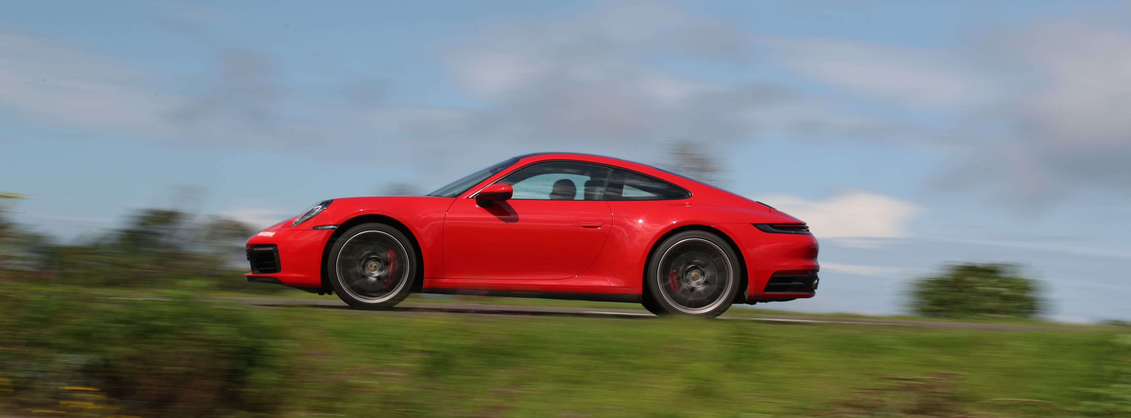 Enthusiasts Ahoy! The 992-gen Porsche 911 now gets a manual gearbox!