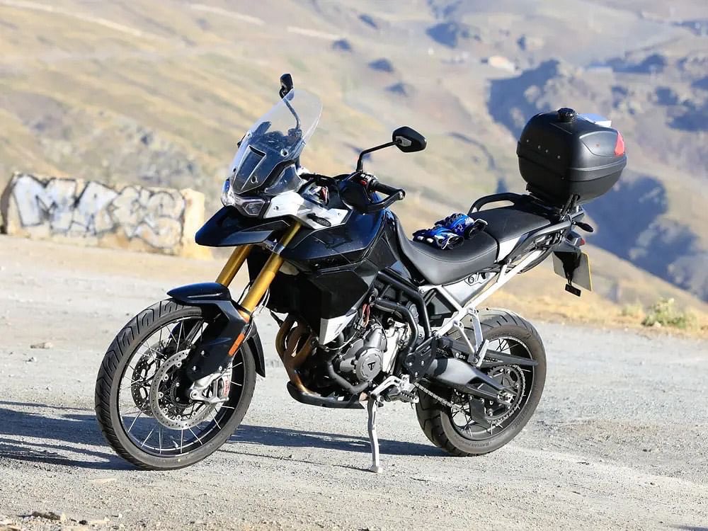 Triumph Tiger 900 teasers out !
