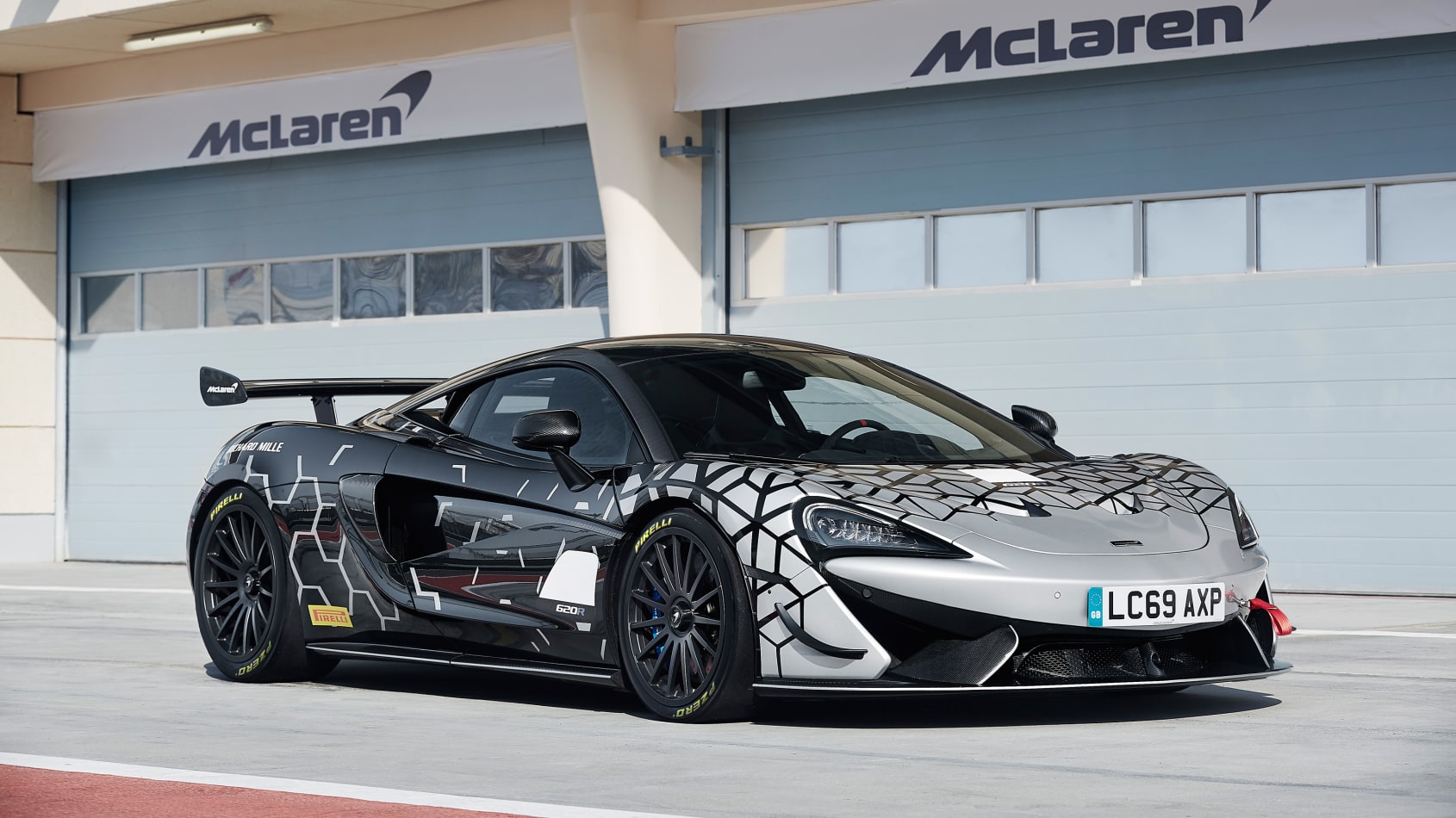 McLaren 620R goes for the GT3 RS jugular McLaren 620R goes for the GT3 RS jugular