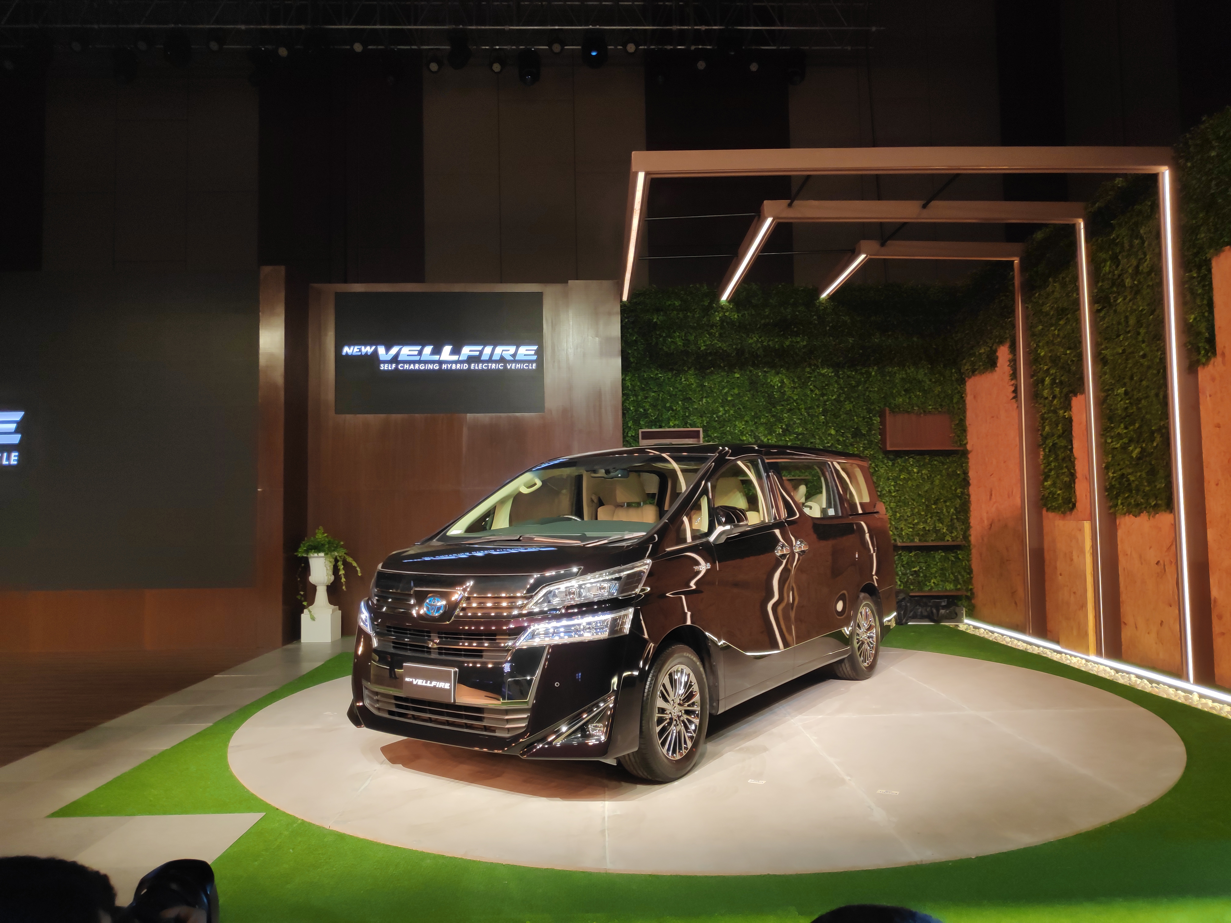 Toyota launches the Vellfire at Rs 79.5 lakh Toyota launches the Vellfire at Rs 79.5 lakh