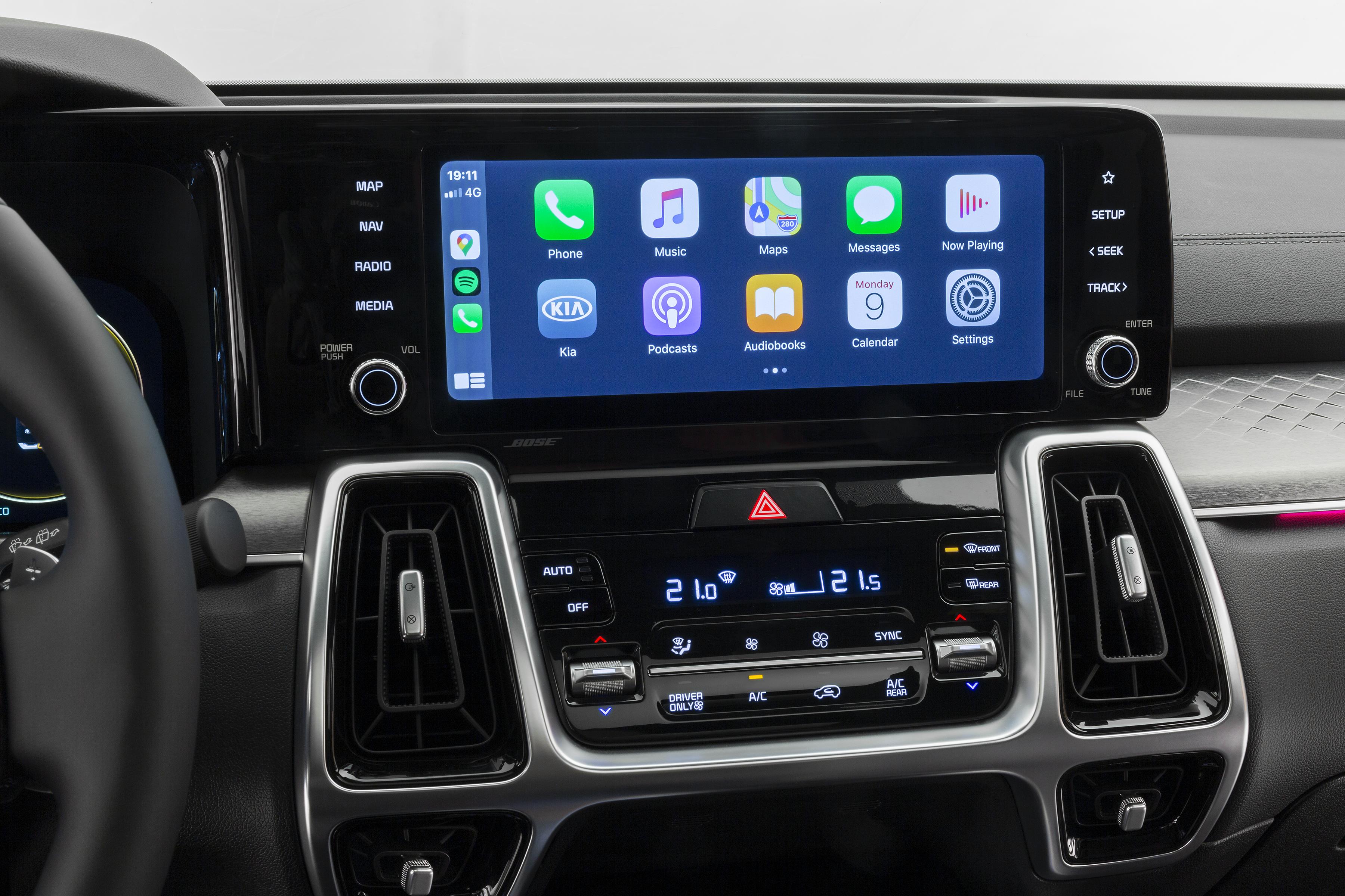 Apple CarPlay vs Android Auto, which one is better? Apple CarPlay vs Android Auto, which one is better?