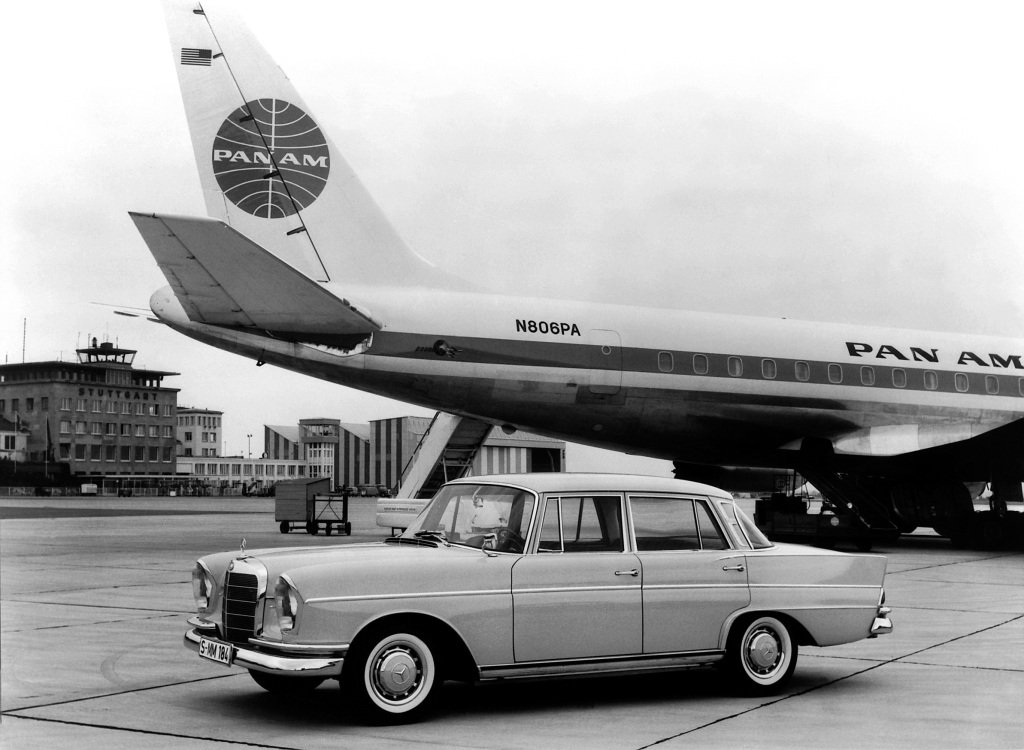 History of the Mercedes-Benz E-Class | Evolution of the luxury saloon History of the Mercedes-Benz E-Class | Evolution of the luxury saloon