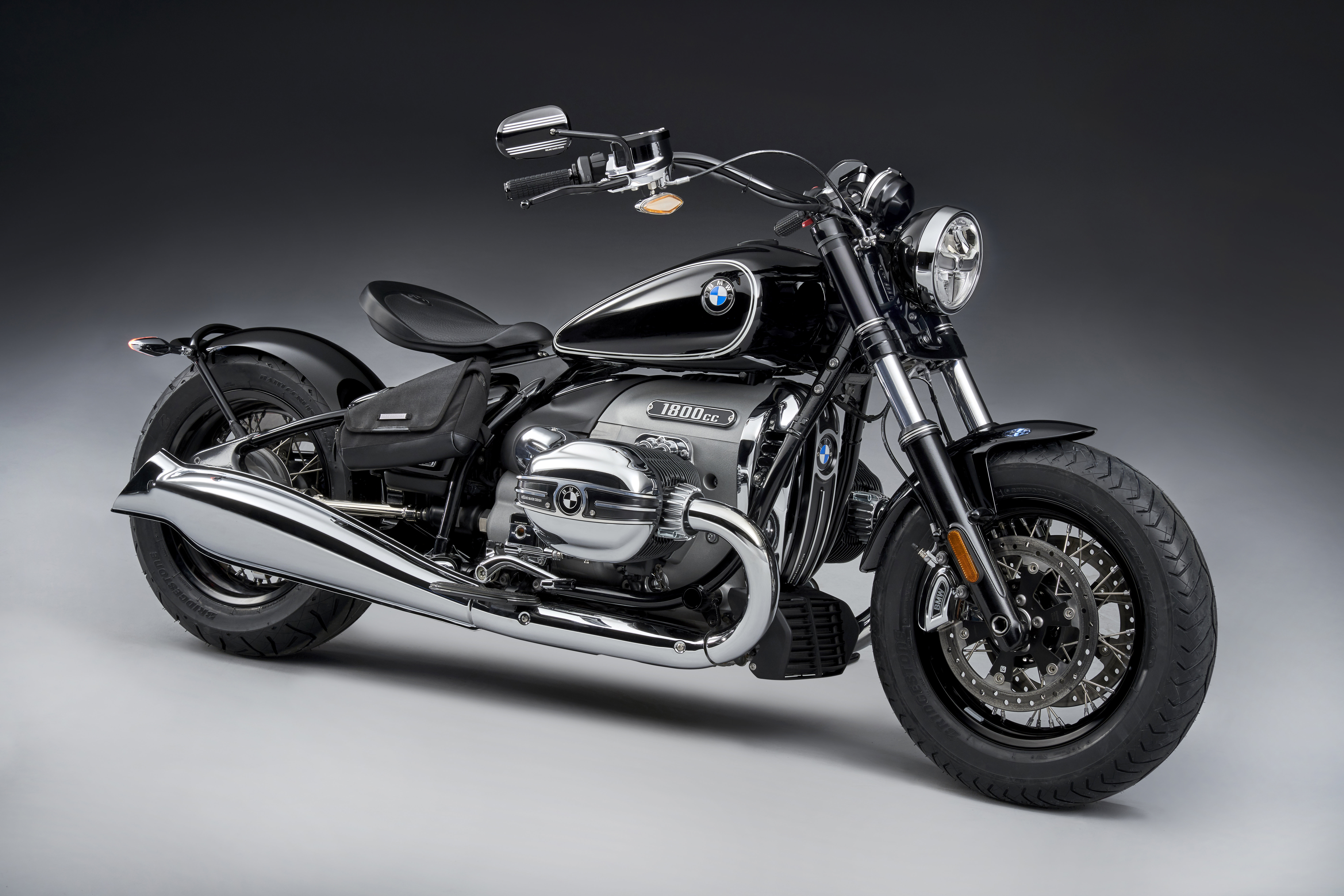 BMW unveils the R 18 cruiser BMW unveils the R 18 cruiser