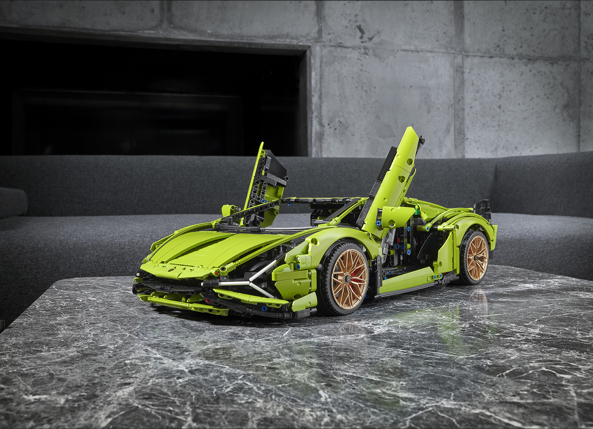 Lamborghini and Lego recreate the Sian FKP 37 hypercar in 1:8 scale Lamborghini and Lego recreate the Sian FKP 37 hypercar in 1:8 scale