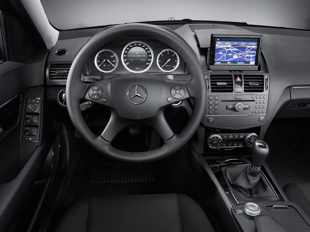 The evolution of the steering wheel, a la Mercedes-Benz The evolution of the steering wheel, a la Mercedes-Benz