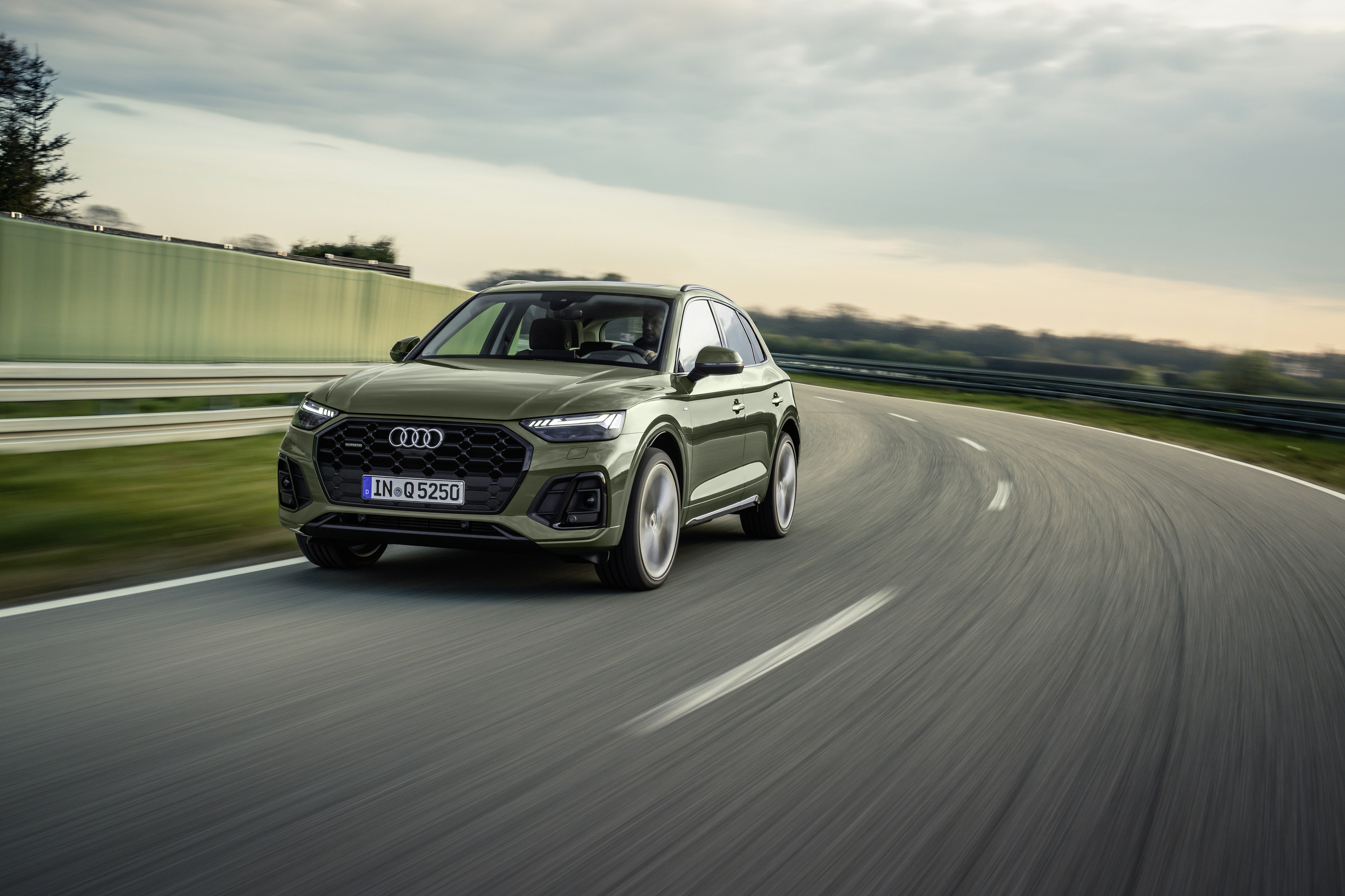 Audi unveils facelifted Q5: New styling, more technology and fancier lights Audi unveils facelifted Q5: New styling, more technology and fancier lights