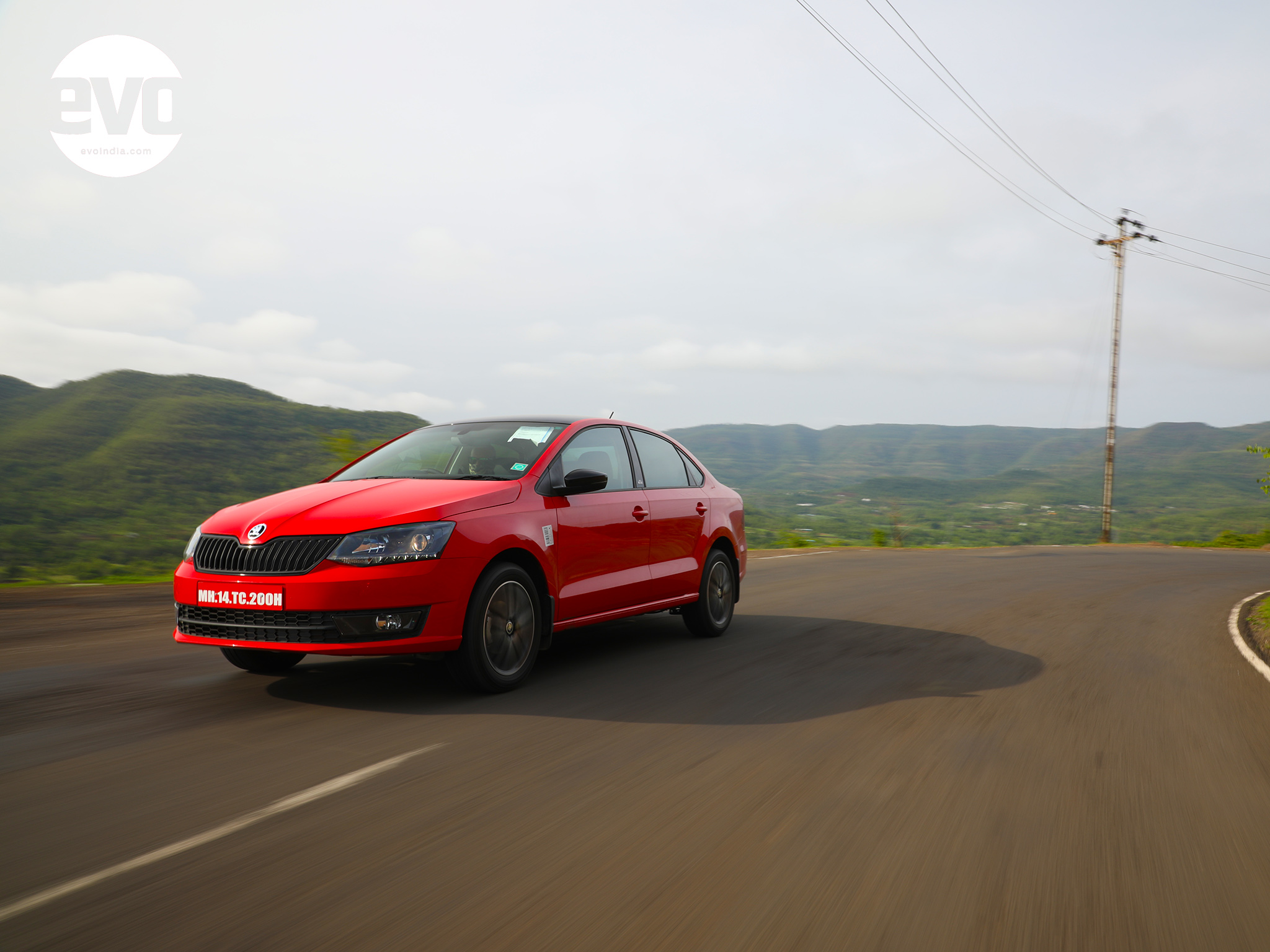 Skoda Rapid TSI AT launched at Rs 9.49 lakh Skoda Rapid TSI AT launched at Rs 9.49 lakh