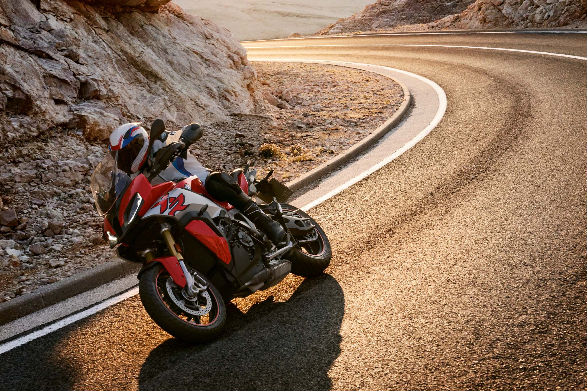 BMW S 1000 XR launched at Rs 20.9 lakh BMW S 1000 XR launched at Rs 20.9 lakh