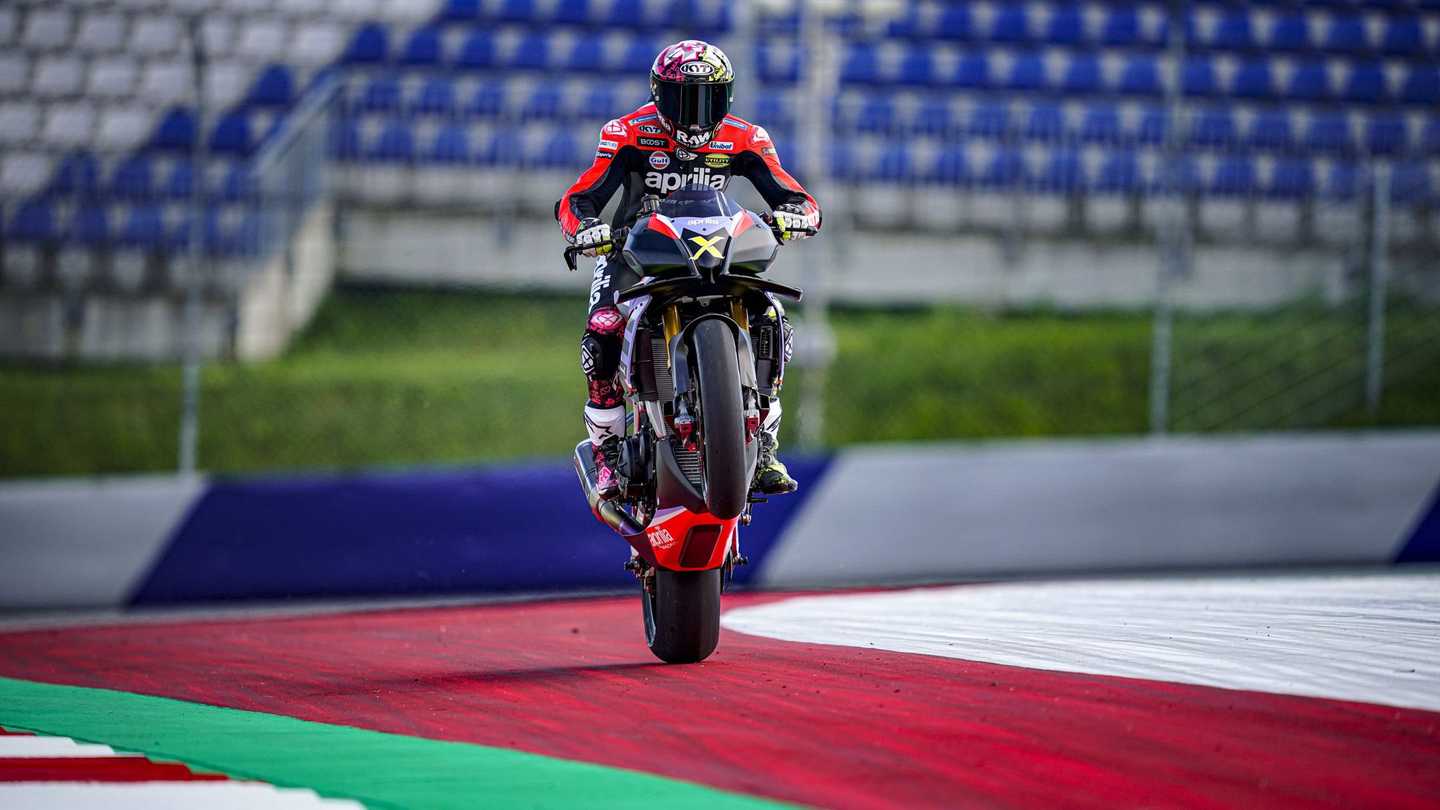 Aprilia debuts the Tuono V4 X Aprilia debuts the Tuono V4 X