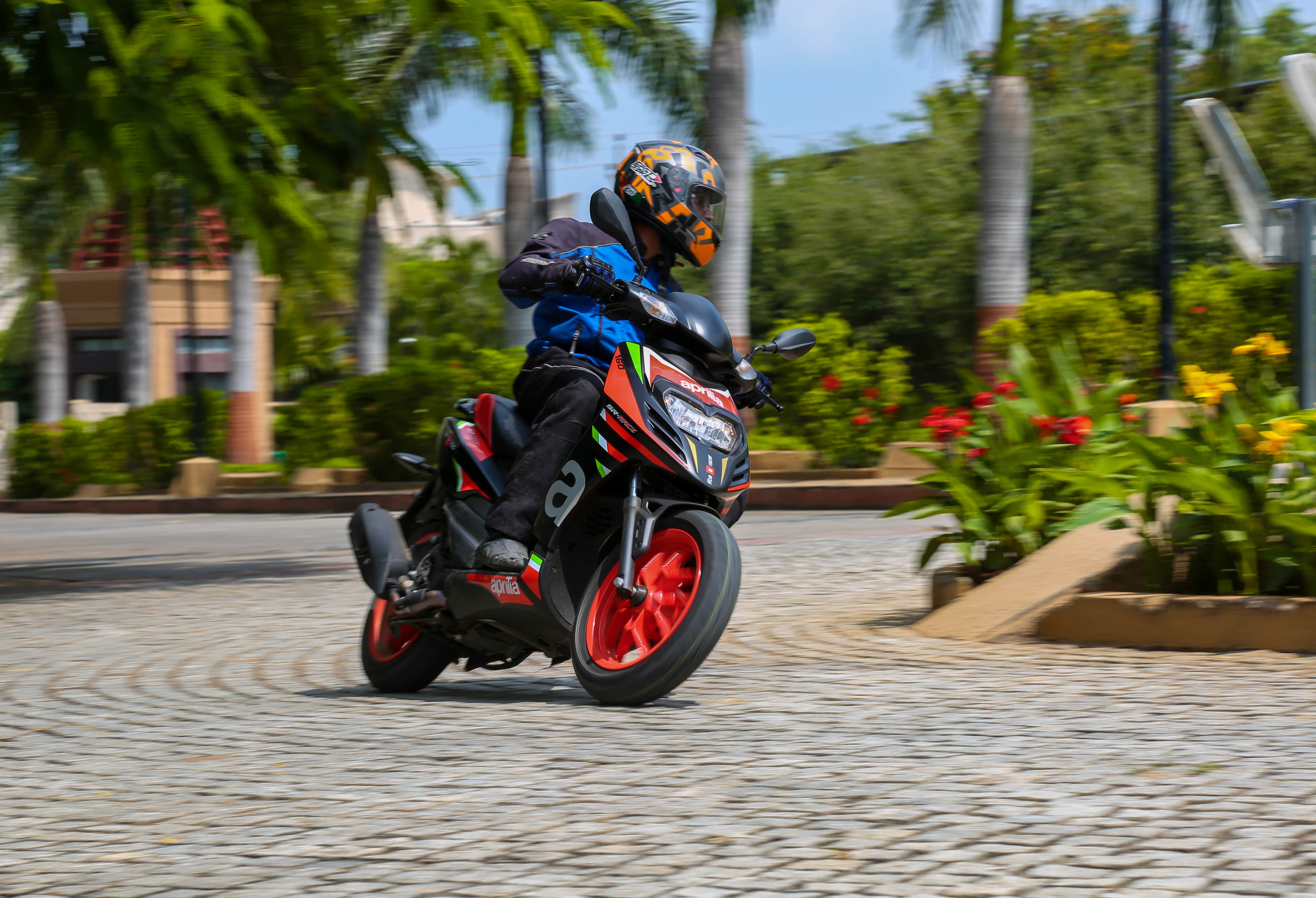 Aprilia SR 160 and SR 160 Race review Aprilia SR 160 and SR 160 Race review