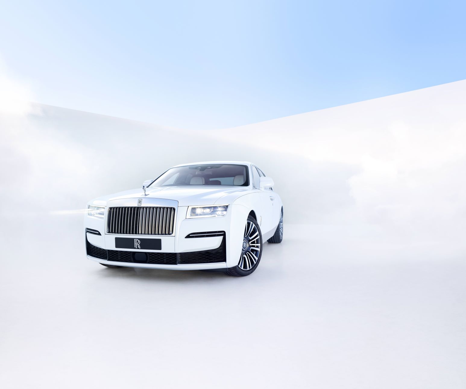 Rolls-Royce pulls covers off the new Ghost Rolls-Royce pulls covers off the new Ghost