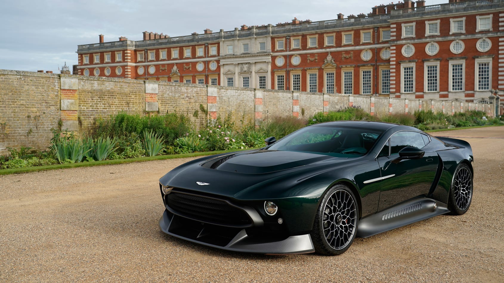 One-of-one Aston Martin Victor revealed – 836bhp Vulcan-based retrospective One-of-one Aston Martin Victor revealed – 836bhp Vulcan-based retrospective