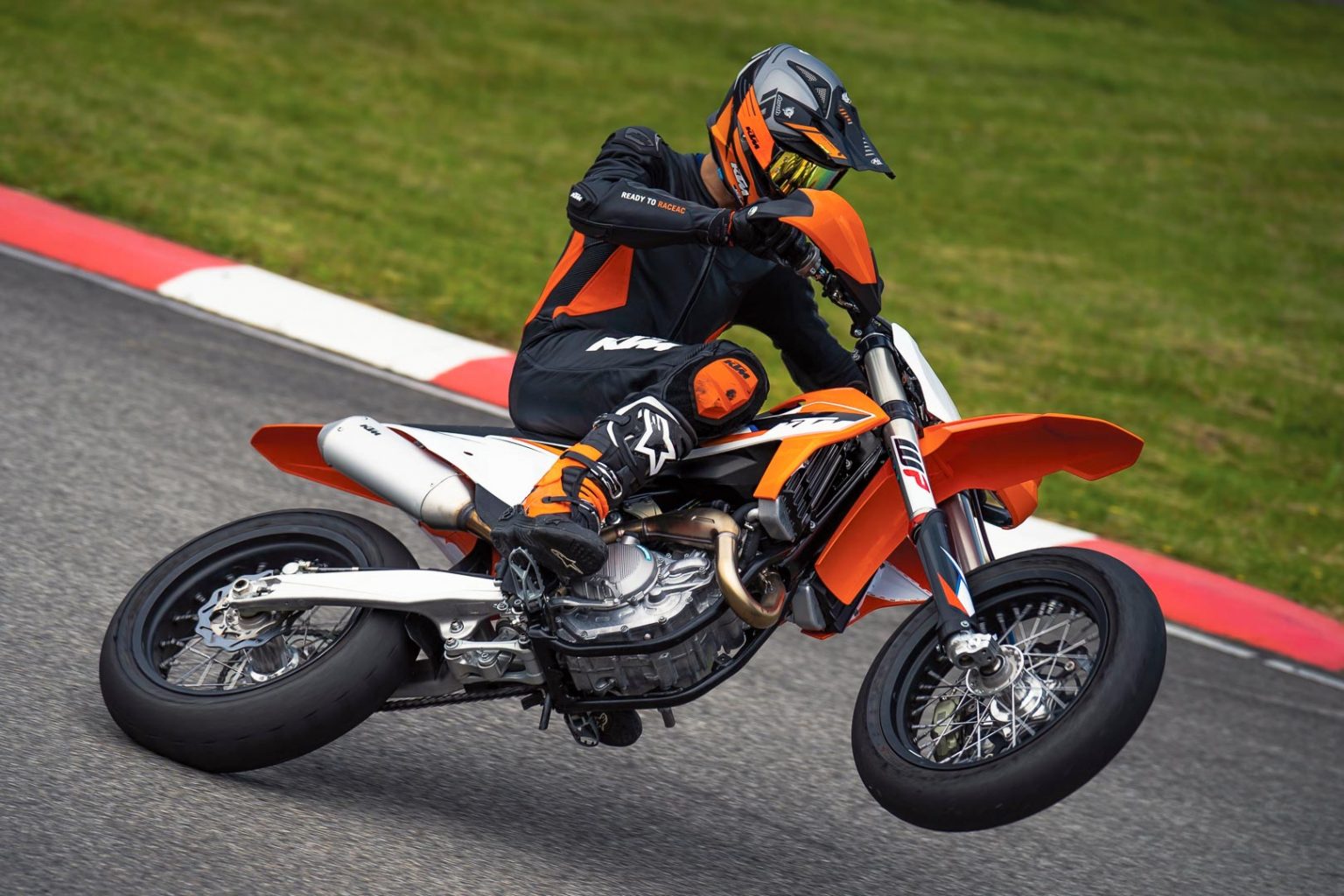 KTM resurrects the 450 SMR after a six-year hiatus KTM resurrects the 450 SMR after a six-year hiatus