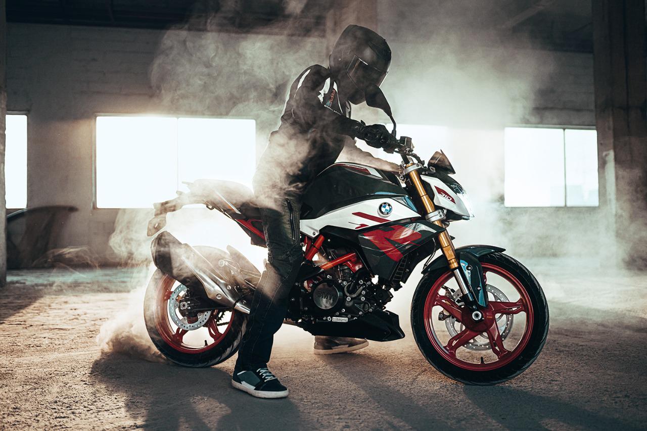 BMW Motorrad launches the new G 310 R at Rs 2.45 lakh BMW Motorrad launches the new G 310 R at Rs 2.45 lakh