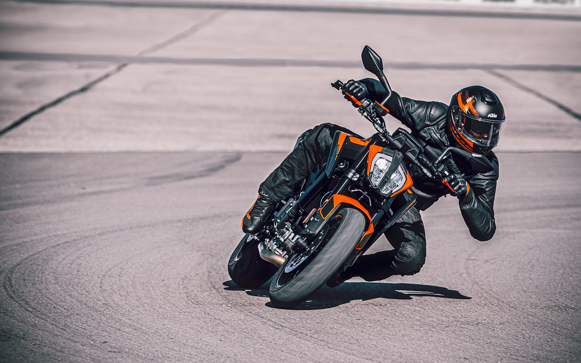 KTM unveils the 890 Duke KTM unveils the 890 Duke
