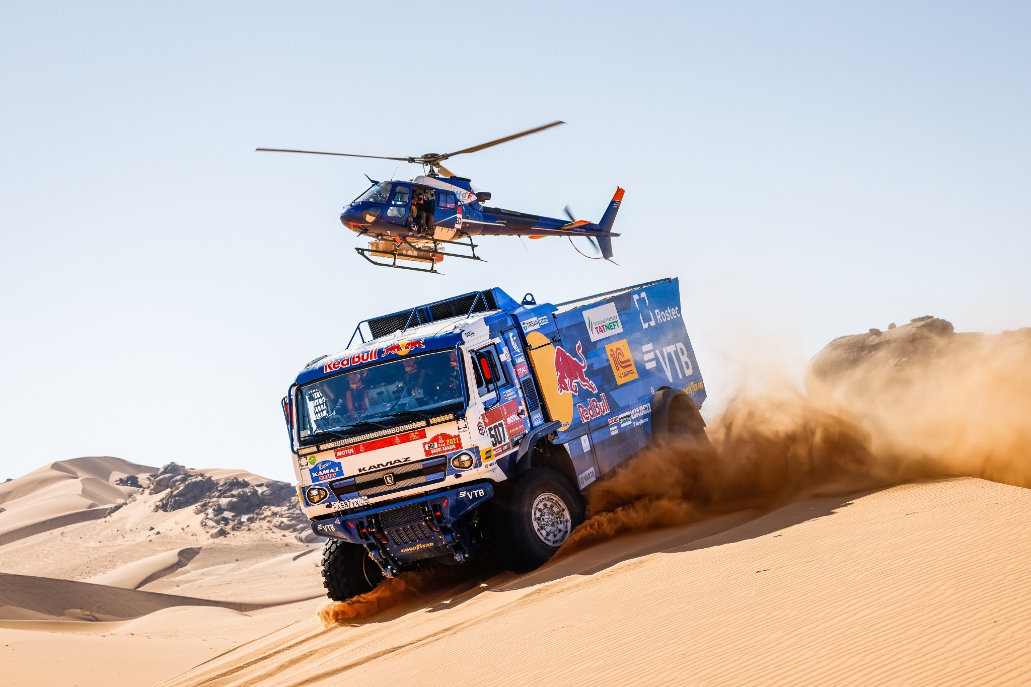 Dakar 2021 - Kamaz squads Dmitri Sotnikov retains the lead on day 2 Dakar 2021 - Kamaz squads Dmitri Sotnikov retains the lead on day 2