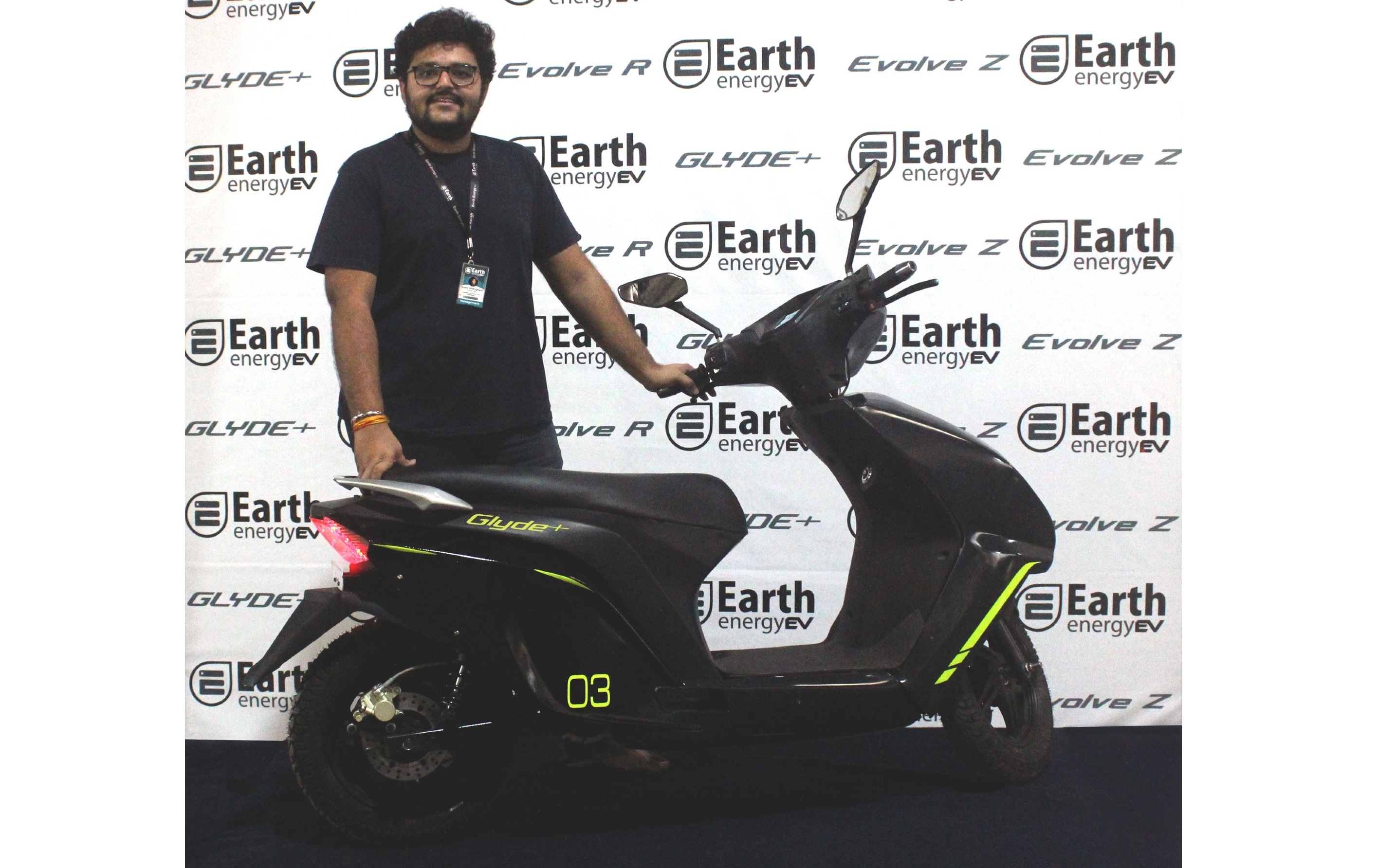 Earth Energy debuts with three electric two-wheelers Earth Energy debuts with three electric two-wheelers