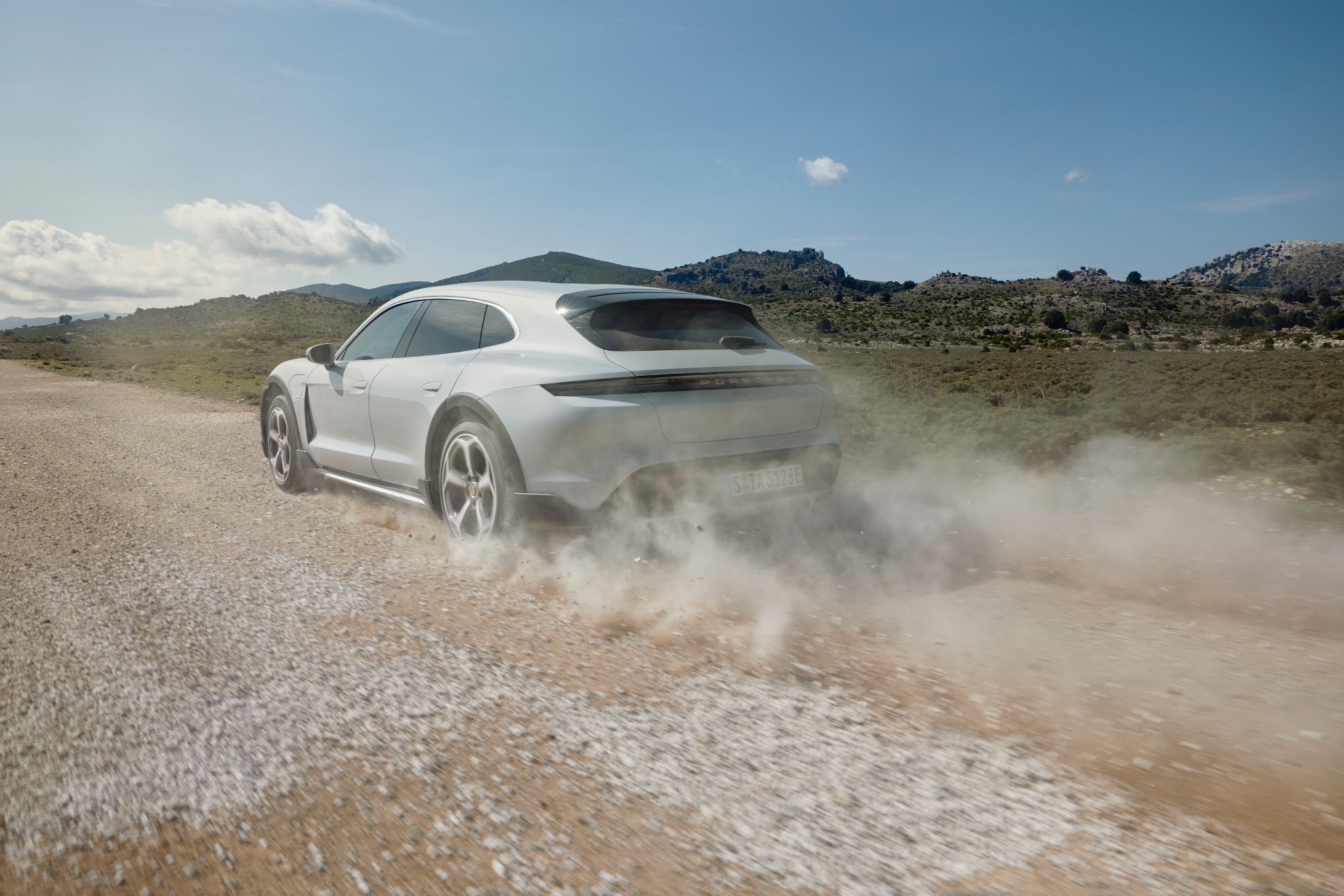 Porsche unveils Taycan Cross Turismo: The perfect Taycan for India? Porsche unveils Taycan Cross Turismo: The perfect Taycan for India?