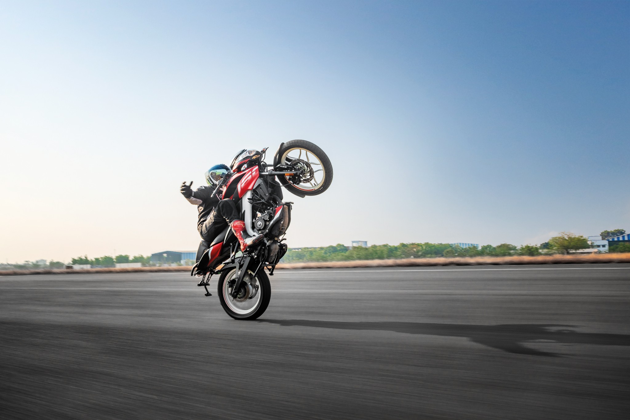 National record! The longest no-hands wheelie with the Bajaj Pulsar NS 160 National record! The longest no-hands wheelie with the Bajaj Pulsar NS 160