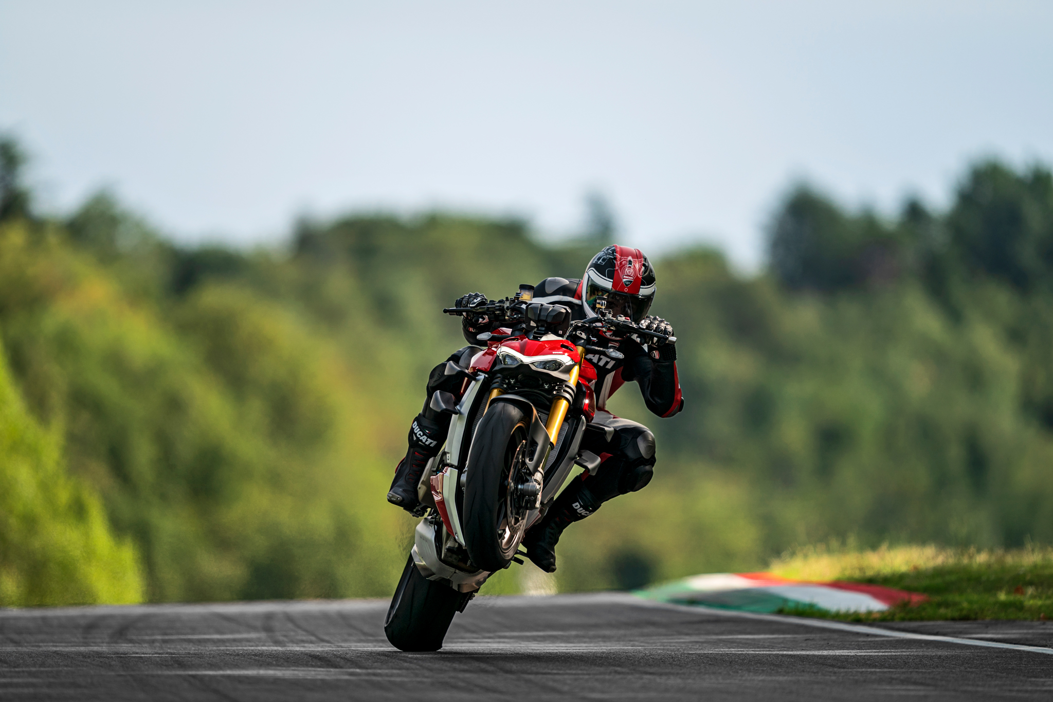 Ducati Streetfighter V4 and V4 S launched | Prices start at Rs 20 lakh Ducati Streetfighter V4 and V4 S launched | Prices start at Rs 20 lakh