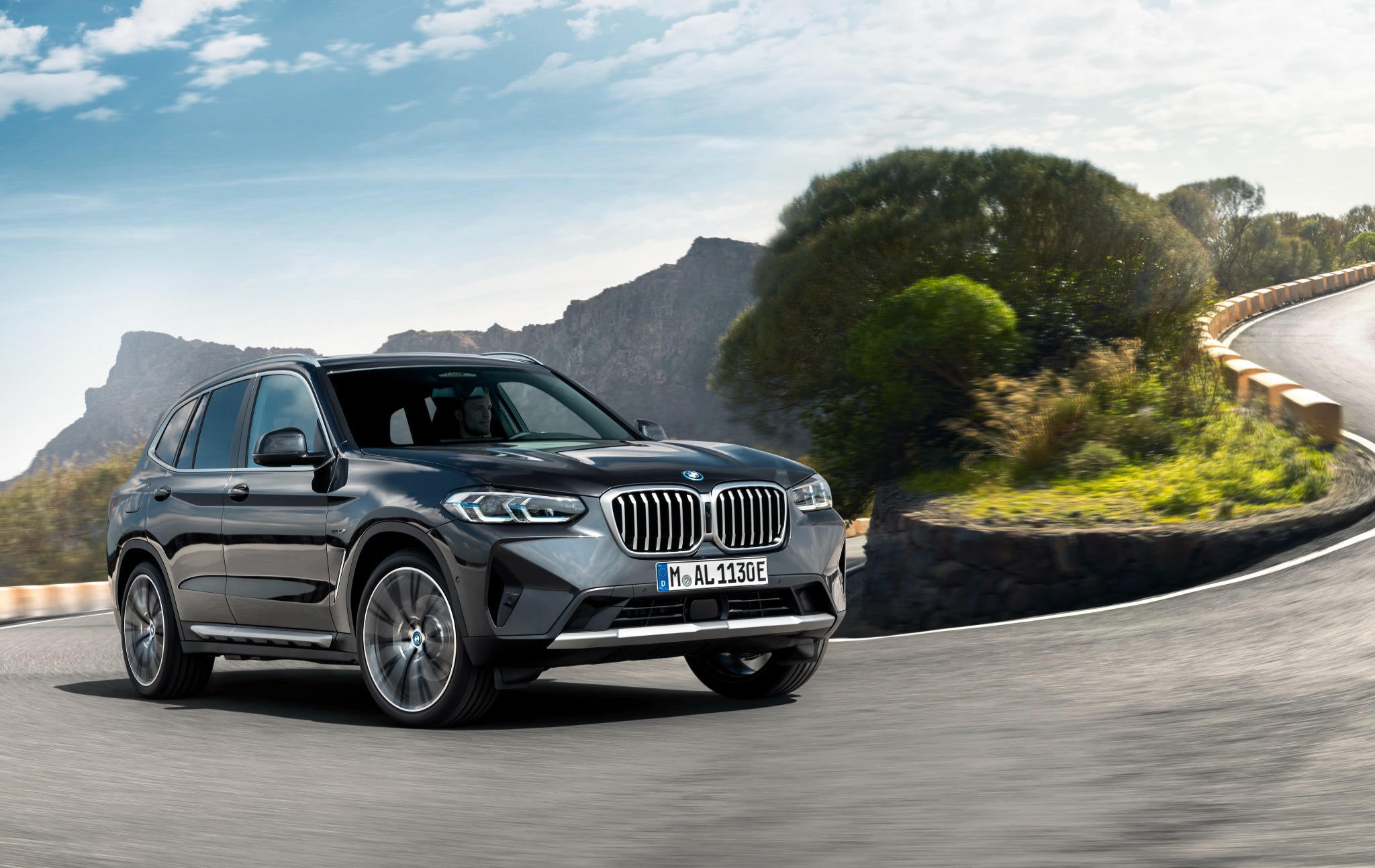 BMW unveils facelifted X3 and X4 BMW unveils facelifted X3 and X4