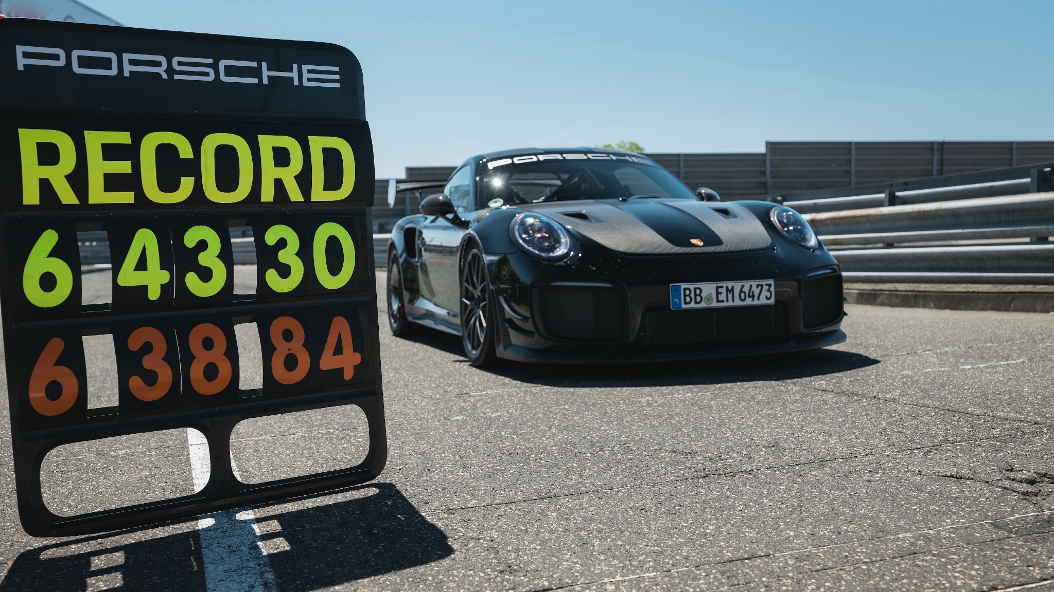 Porsche 911 GT2 RS sets new lap record on Nurburgring Porsche 911 GT2 RS sets new lap record on Nurburgring