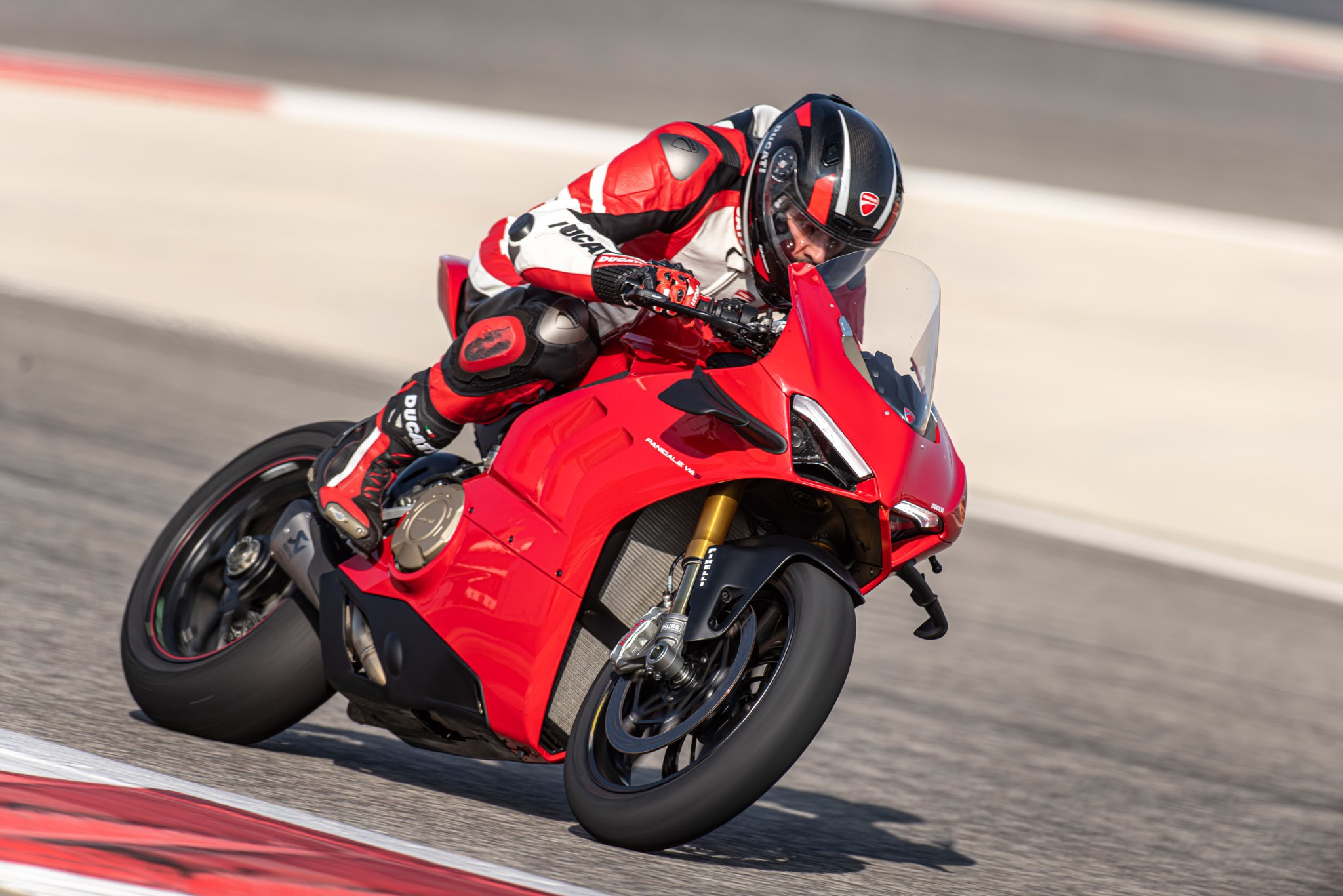 Ducati Panigale V4 and Diavel 1260 launched at Rs 23.5 lakh and Rs 18.49 lakh, respectively Ducati Panigale V4 and Diavel 1260 launched at Rs 23.5 lakh and Rs 18.49 lakh, respectively