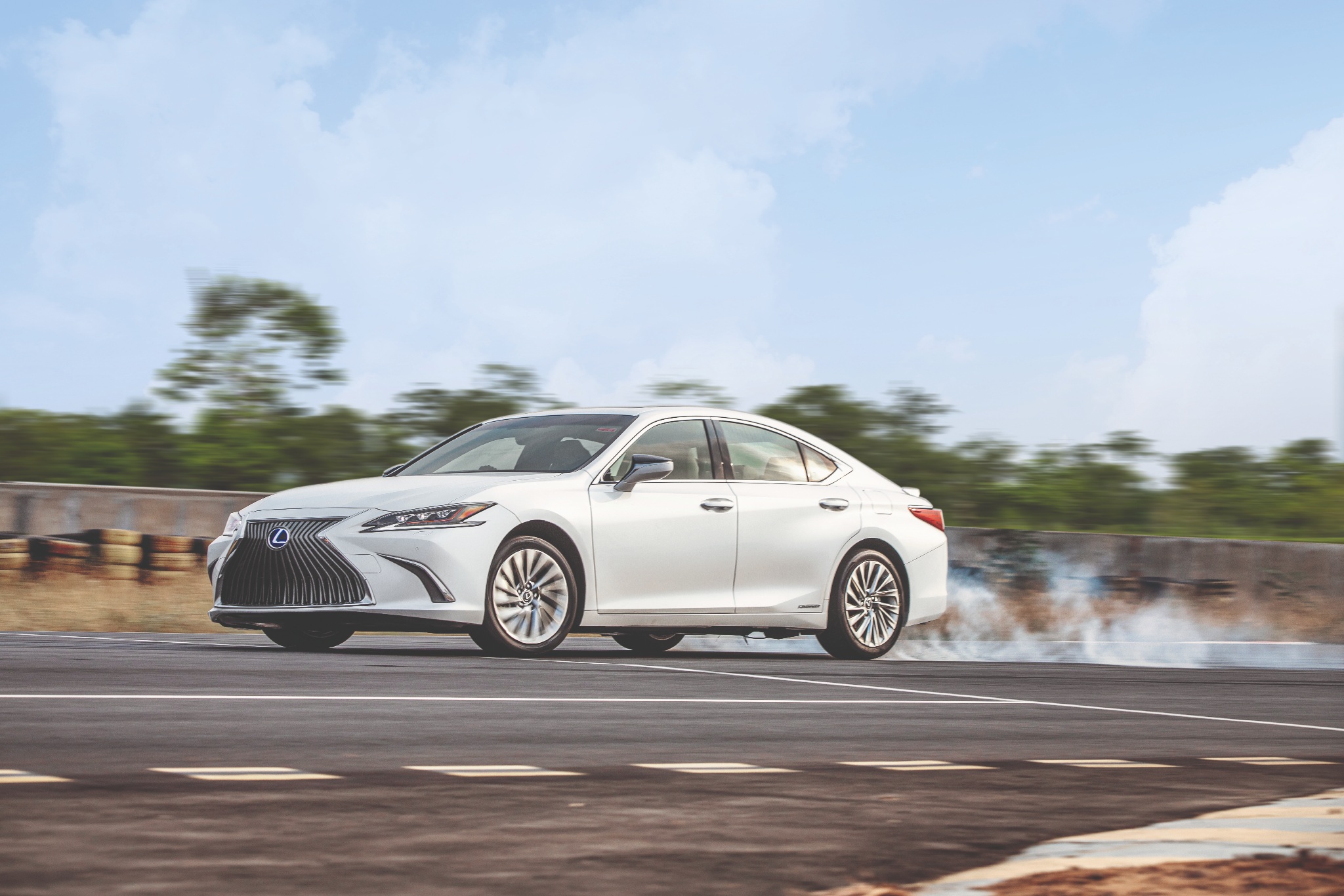 Drifting the Lexus ES 300h at Kari Motor Speedway racetrack! Drifting the Lexus ES 300h at Kari Motor Speedway racetrack!