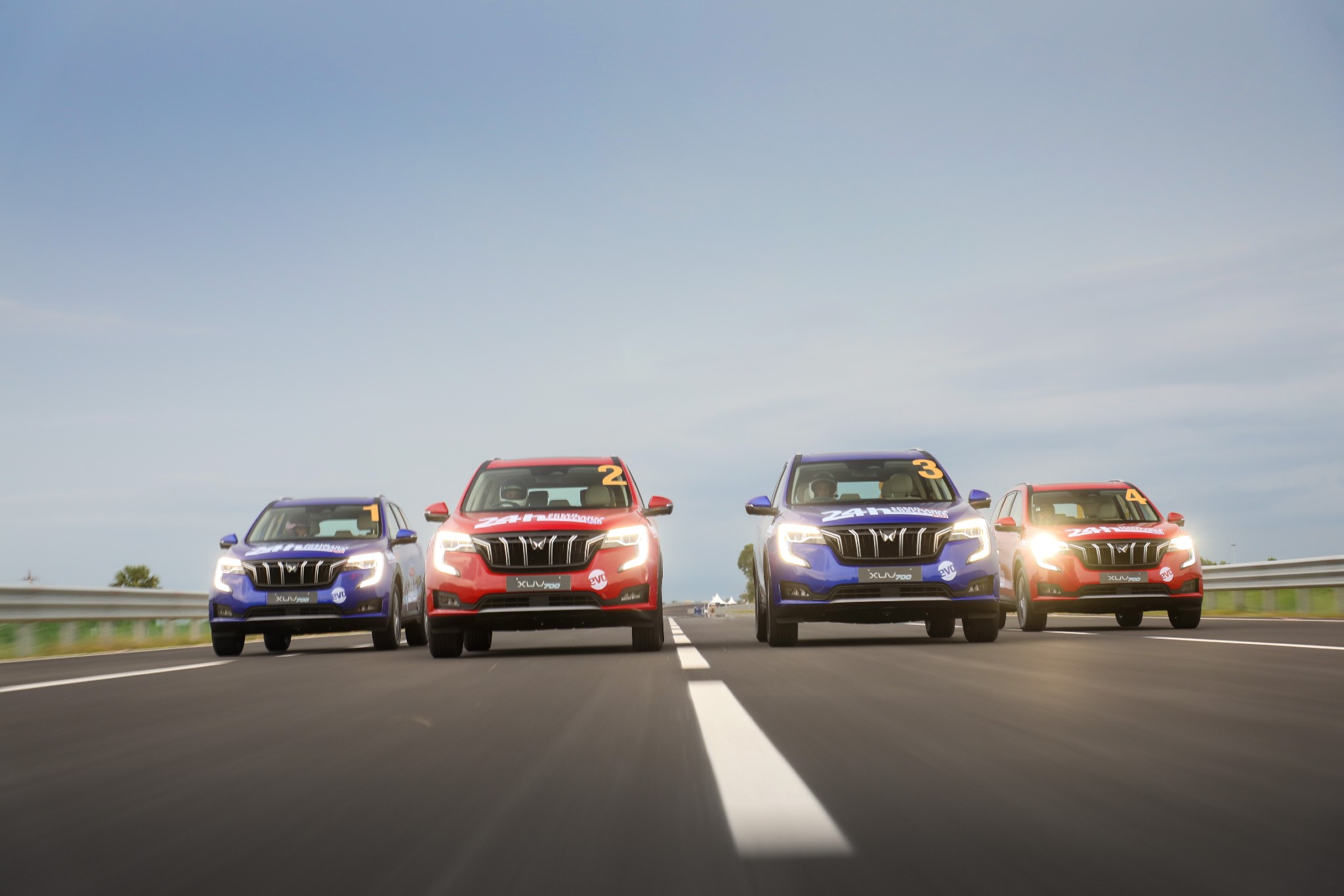 Mahindra XUV700 breaks National 24 Hours Endurance Record! Mahindra XUV700 breaks National 24 Hours Endurance Record!