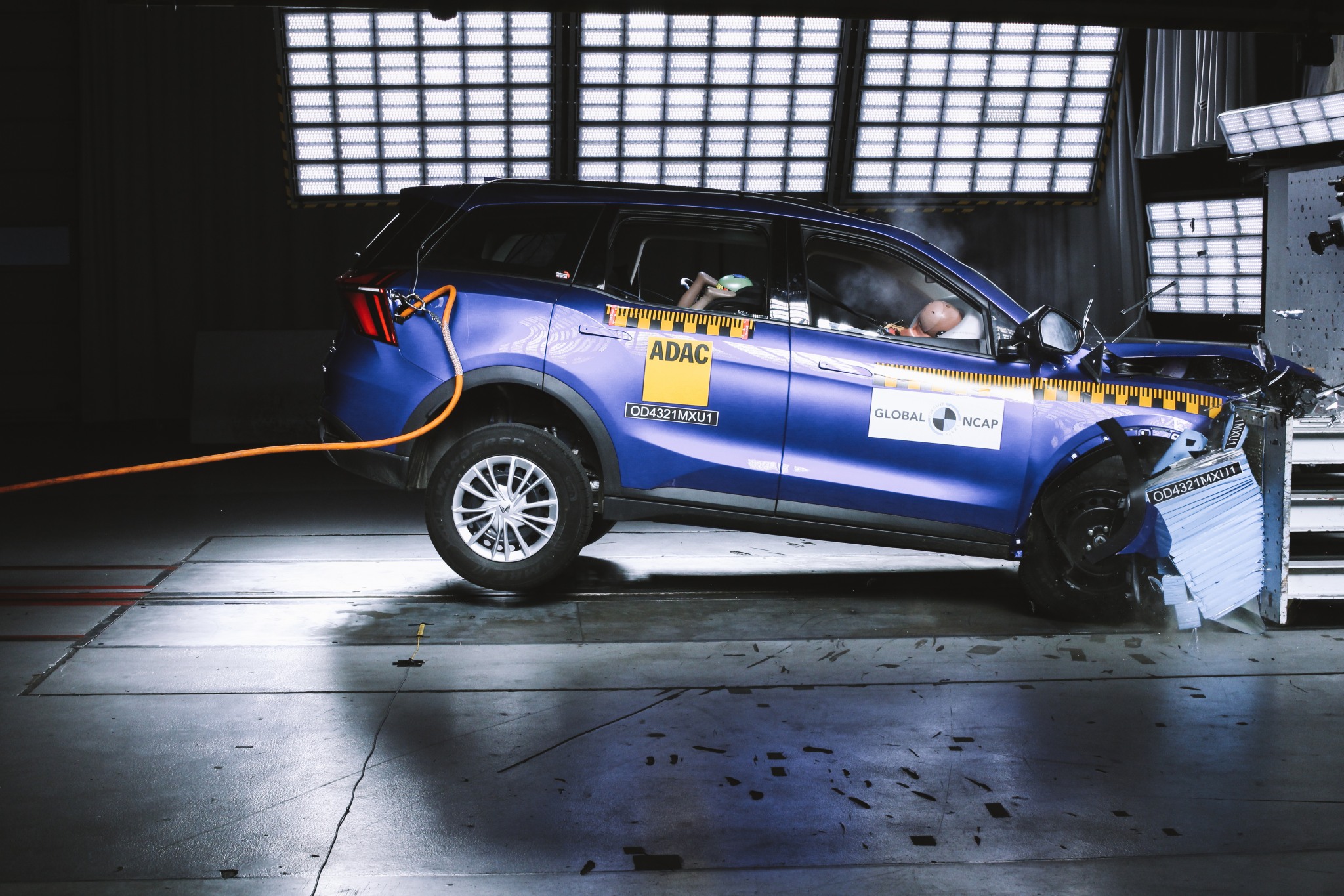 Mahindra XUV700 scores five stars at the Global NCAP safety test Mahindra XUV700 scores five stars at the Global NCAP safety test