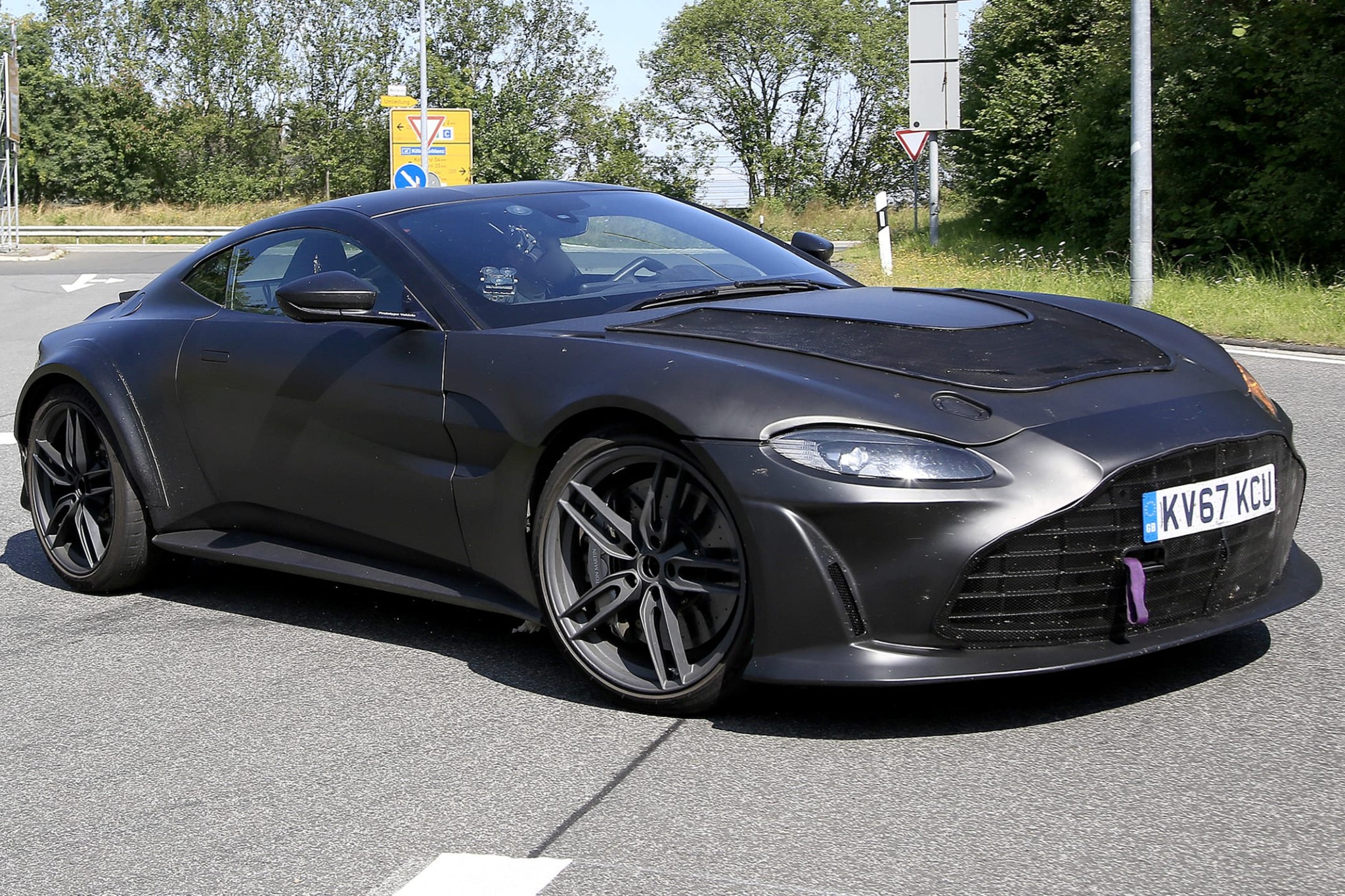 Aston Martin V12 Vantage officially coming in 2022 Aston Martin V12 Vantage officially coming in 2022