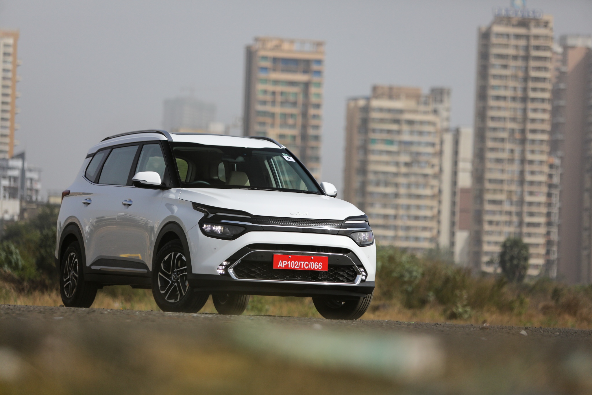 2022 Kia Carens launched at Rs 8.99 lakh onwards — should the Alcazar and XUV700 be worried? 2022 Kia Carens launched at Rs 8.99 lakh onwards — should the Alcazar and XUV700 be worried?