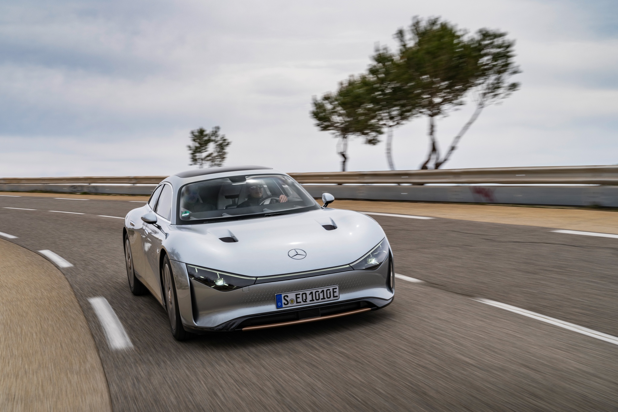 Mercedes-Benz Vision EQXX concept covers 1008km on a single charge! Mercedes-Benz Vision EQXX concept covers 1008km on a single charge!