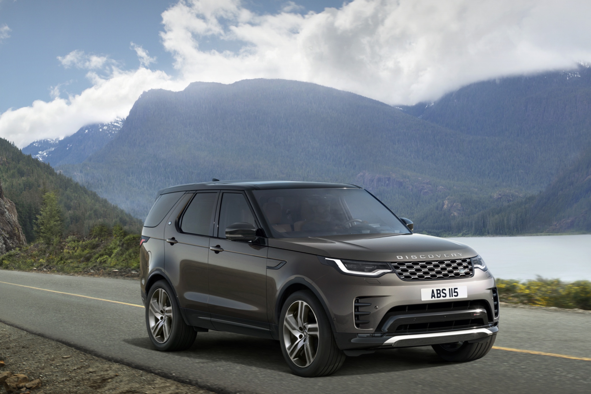 Land Rover Discovery Metropolitan Edition launched, prices start from Rs 1.26 crore Land Rover Discovery Metropolitan Edition launched, prices start from Rs 1.26 crore