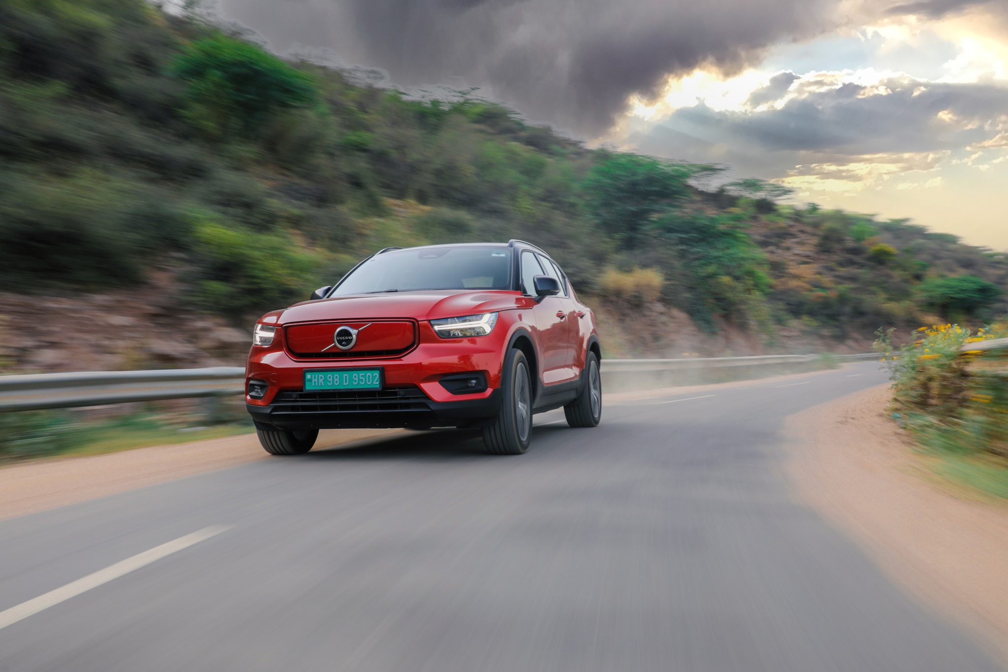 Volvo XC40 Recharge first drive review: A 400bhp+ family car! Volvo XC40 Recharge first drive review: A 400bhp+ family car!
