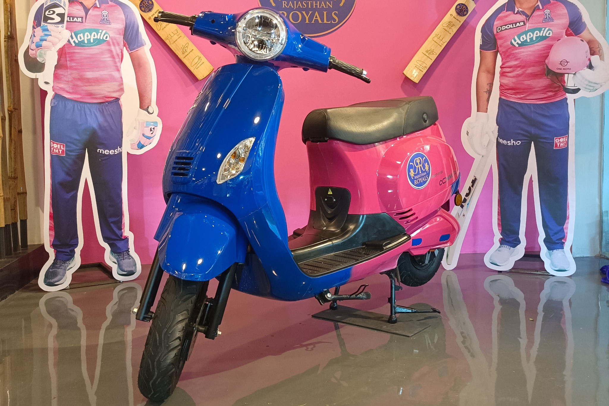One Moto inaugurates first ever Experience Hub in Maharashtra, plans to unveil four new products this year One Moto inaugurates first ever Experience Hub in Maharashtra, plans to unveil four new products this year