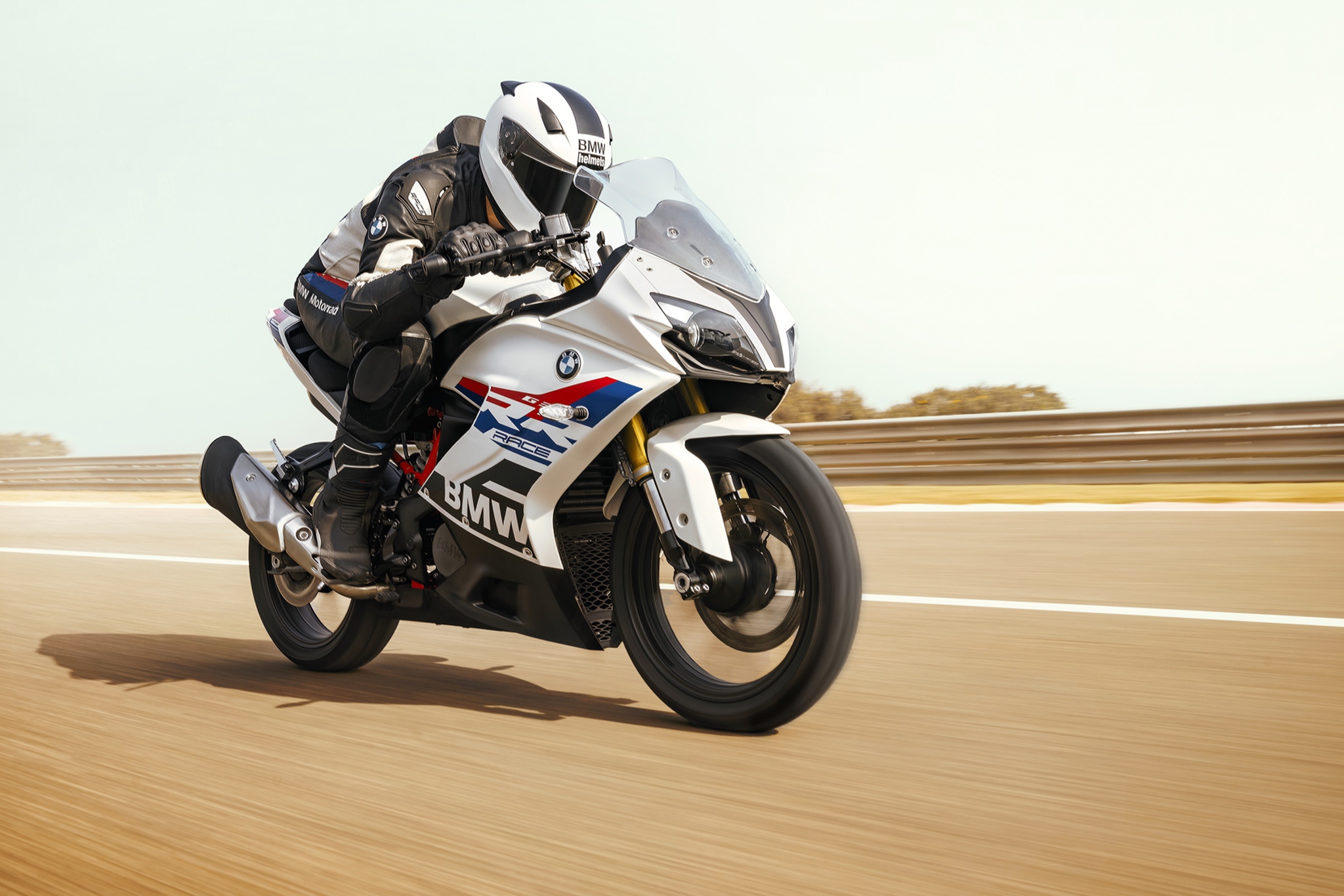 BMW G 310 RR launched at Rs 2.85 lakh BMW G 310 RR launched at Rs 2.85 lakh