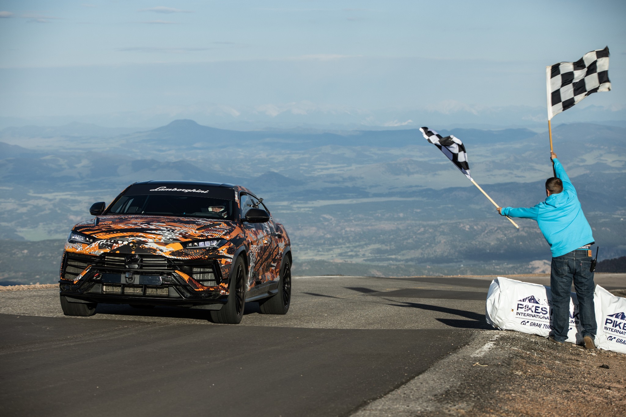Lamborghini Urus: Upcoming model of the Super SUV sets new Pikes Peak Record Lamborghini Urus: Upcoming model of the Super SUV sets new Pikes Peak Record