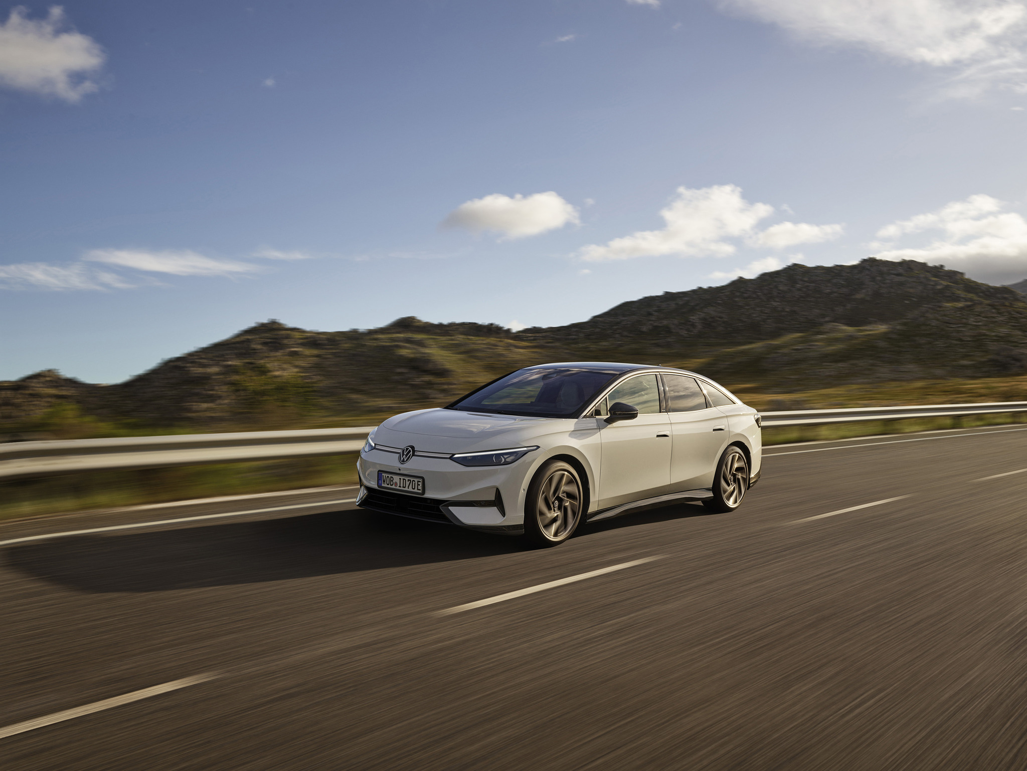 2024 Volkswagen ID.7 revealed with a claimed 700 km of WLTP range and 286bhp 2024 Volkswagen ID.7 revealed with a claimed 700 km of WLTP range and 286bhp