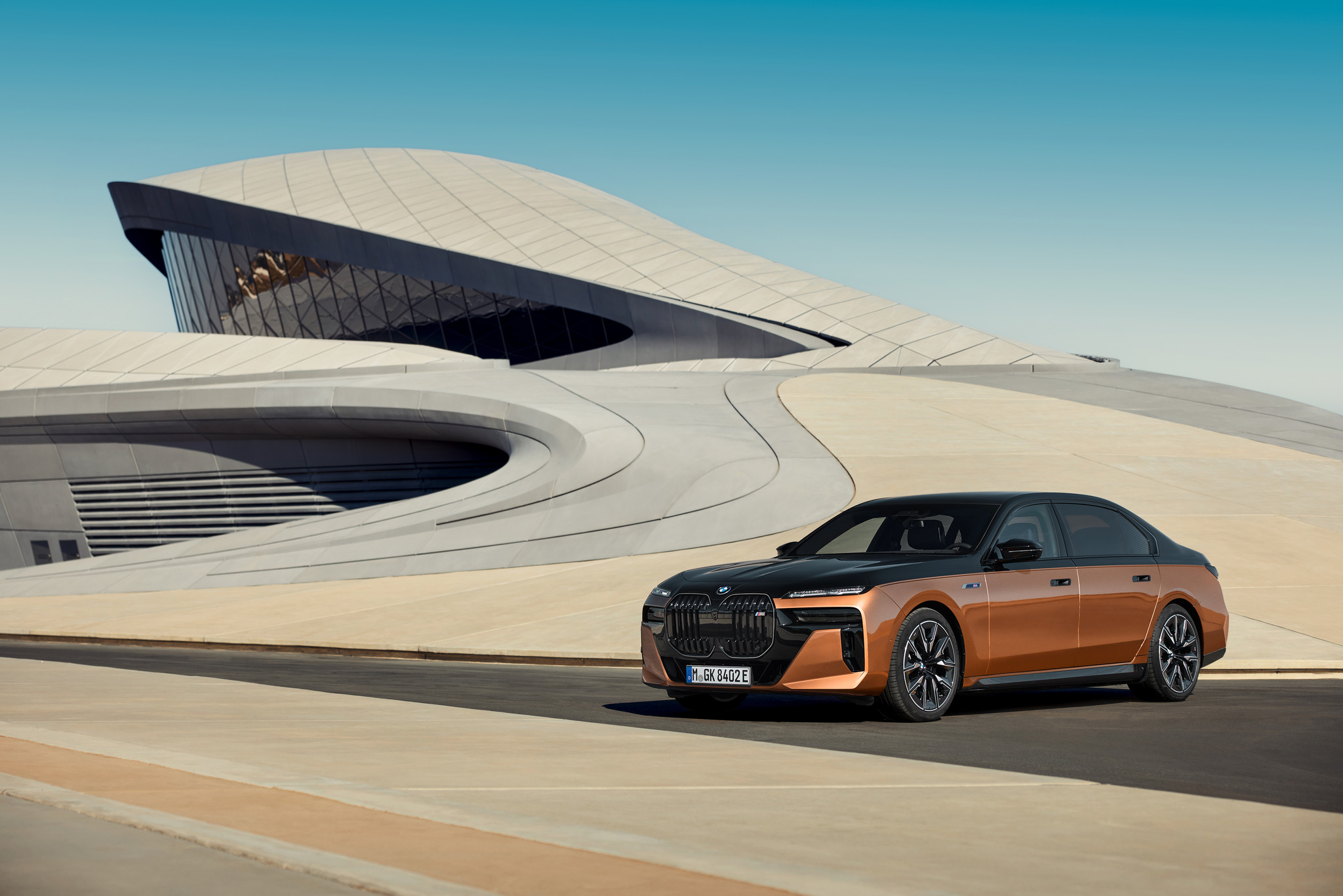 New BMW i7 M70 xDrive unveiled as 651bhp electric super limo New BMW i7 M70 xDrive unveiled as 651bhp electric super limo