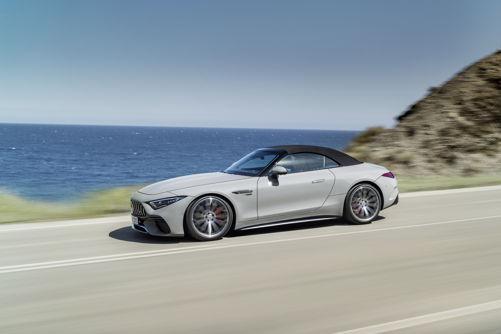 Mercedes-AMG SL 55 launched at a price tag of Rs 2.35 crore Mercedes-AMG SL 55 launched at a price tag of Rs 2.35 crore