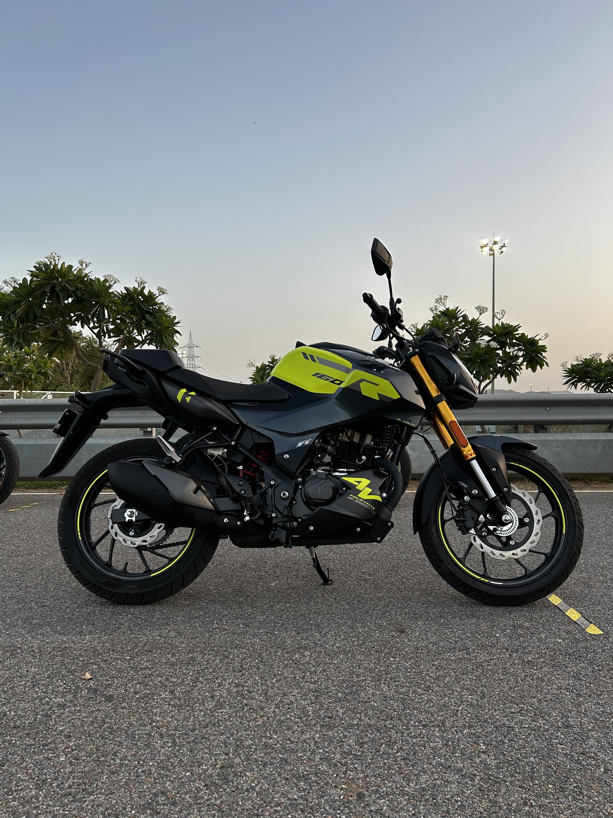 Updated Hero Xtreme 160R 4V launched at Rs 1.27 lakh Updated Hero Xtreme 160R 4V launched at Rs 1.27 lakh