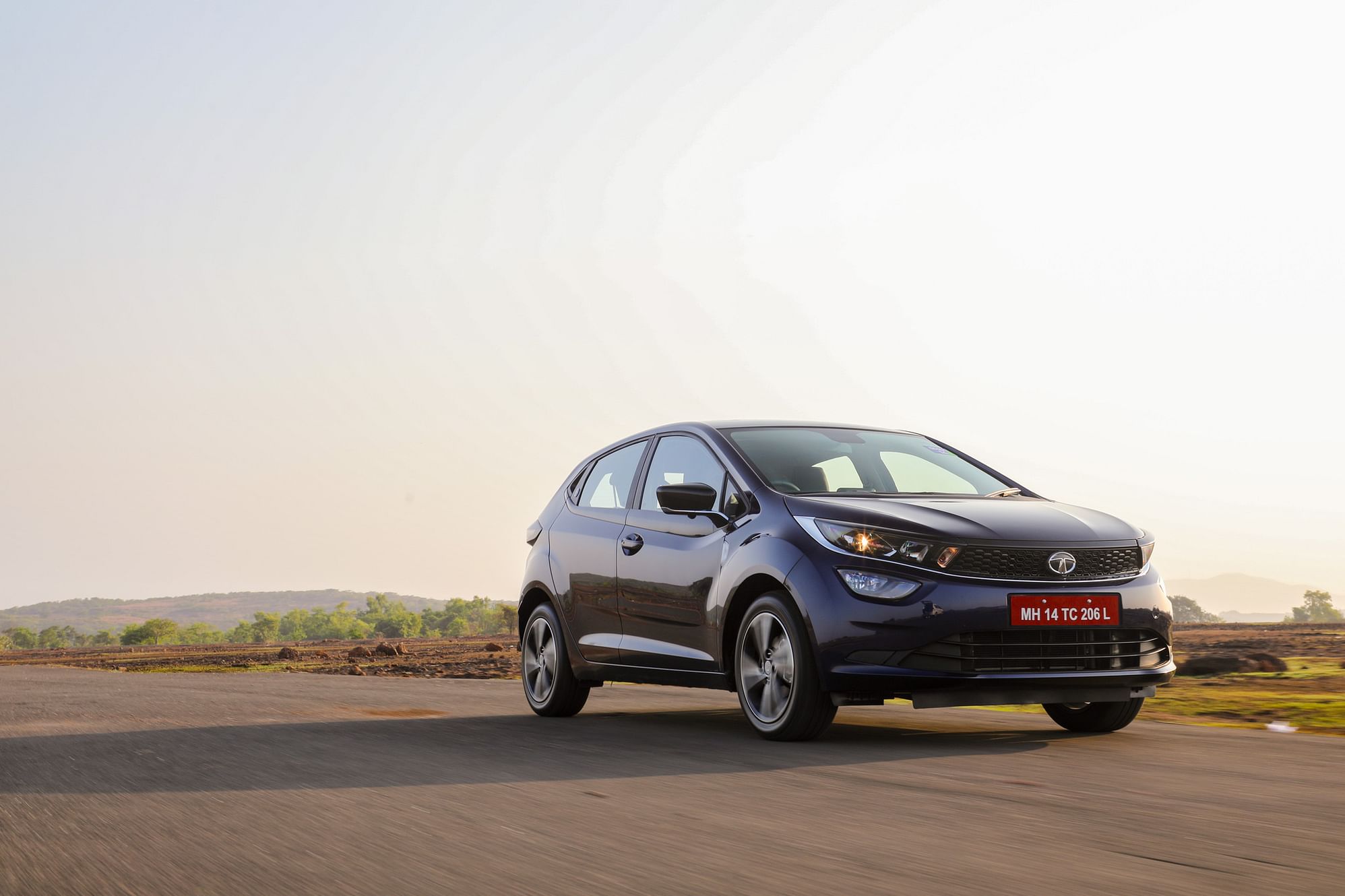 Tata Altroz gets new XM and XM(S) variants Tata Altroz gets new XM and XM(S) variants