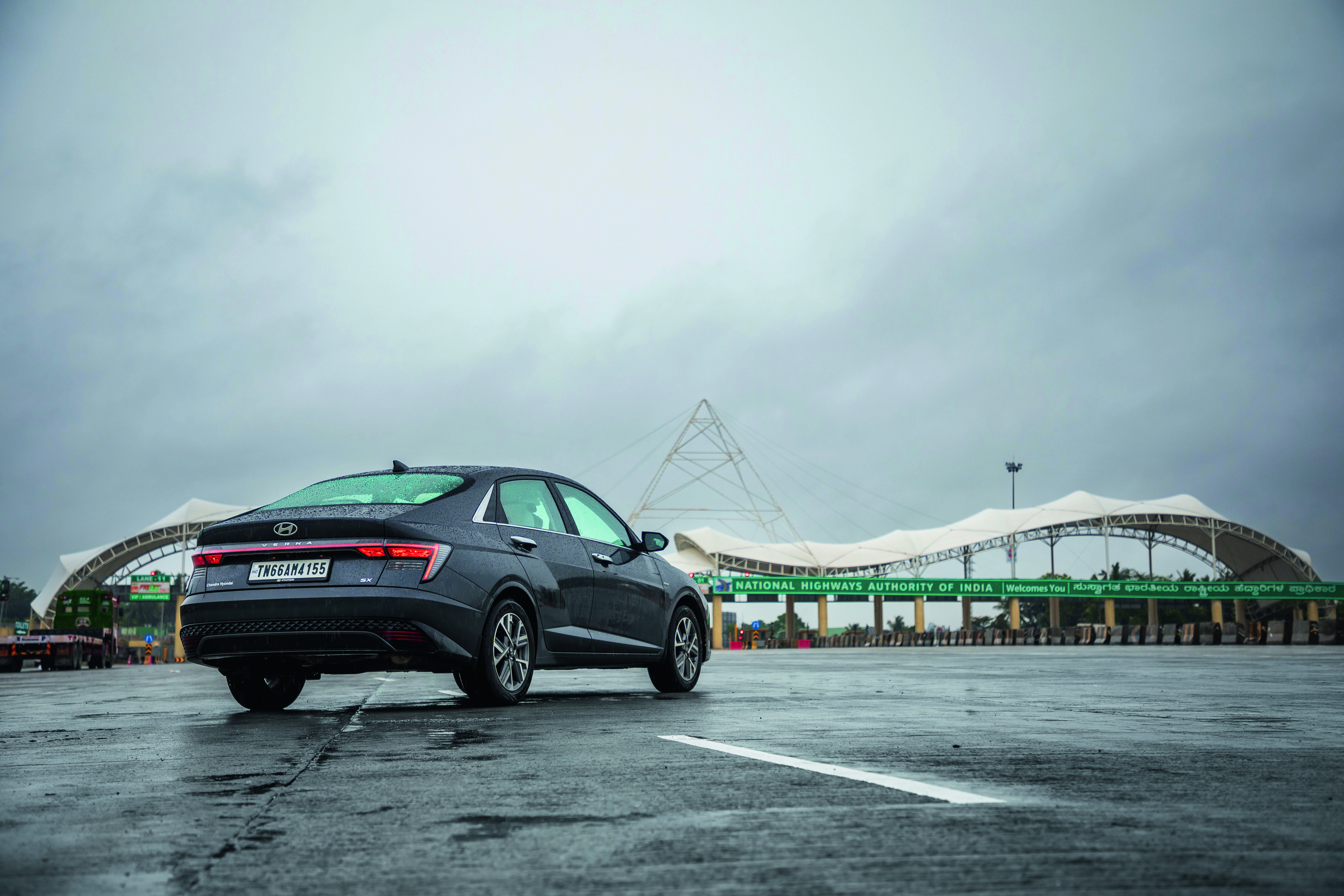 Hyundai Verna driven on the Bengaluru-Mysuru expressway | Great Driving Roads : expressways edition Hyundai Verna driven on the Bengaluru-Mysuru expressway | Great Driving Roads : expressways edition