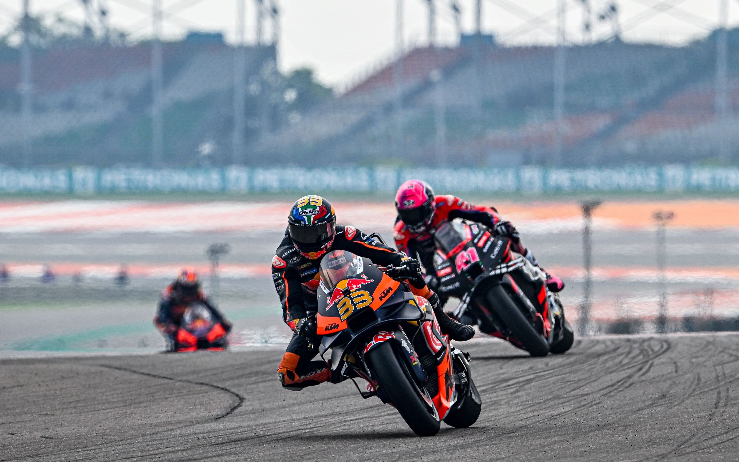 IndianOil Grand Prix of India kicks off in dramatic style IndianOil Grand Prix of India kicks off in dramatic style