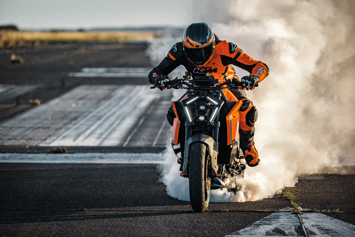 KTM unveils the 2024 1390 Super Duke R and the 1390 Super Duke R Evo, gets an updated LC8 V-Twin engine now