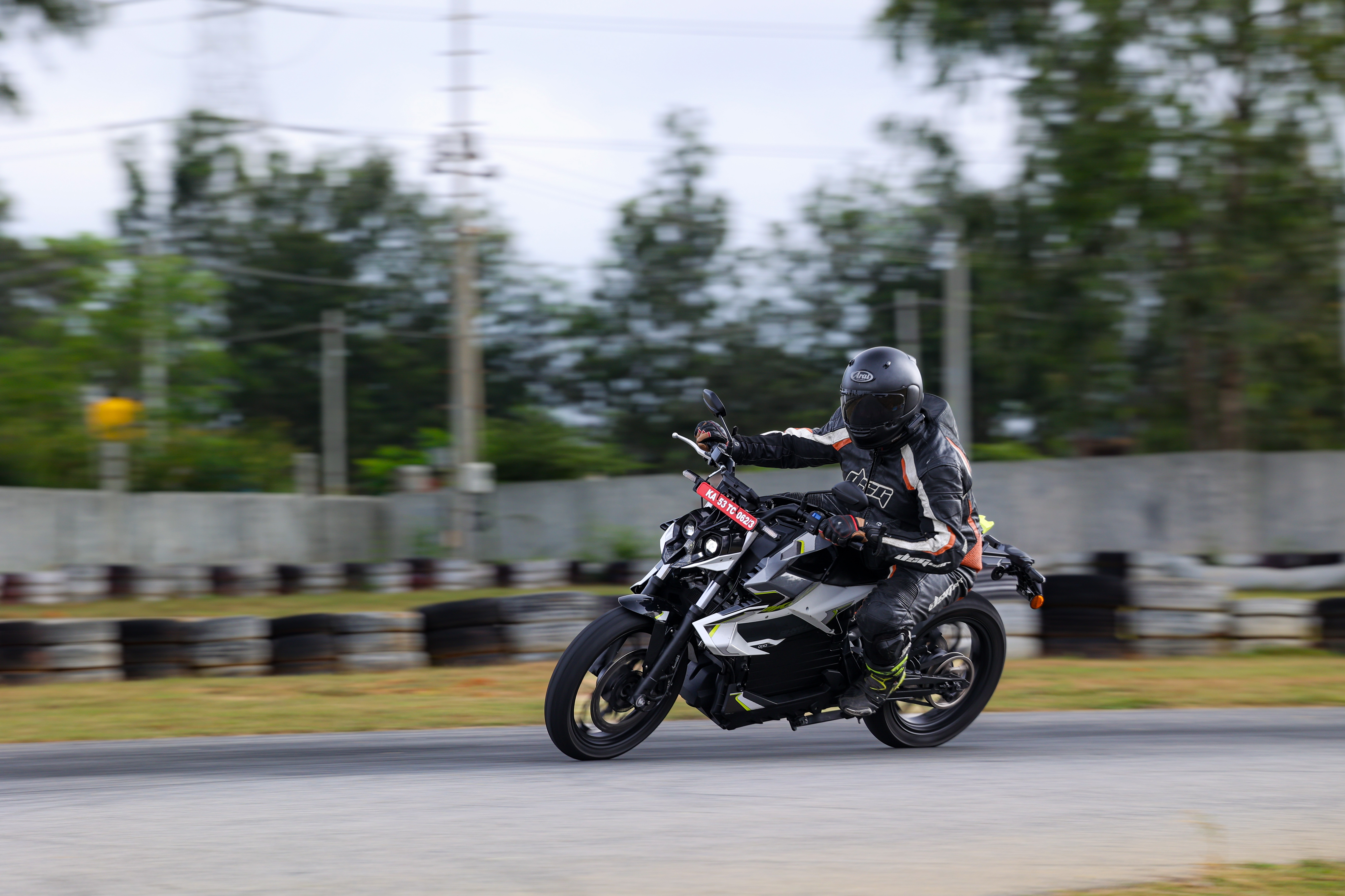 Orxa Mantis first ride review | Is this the rival the Ultraviolette F77 never had? Orxa Mantis first ride review | Is this the rival the Ultraviolette F77 never had?