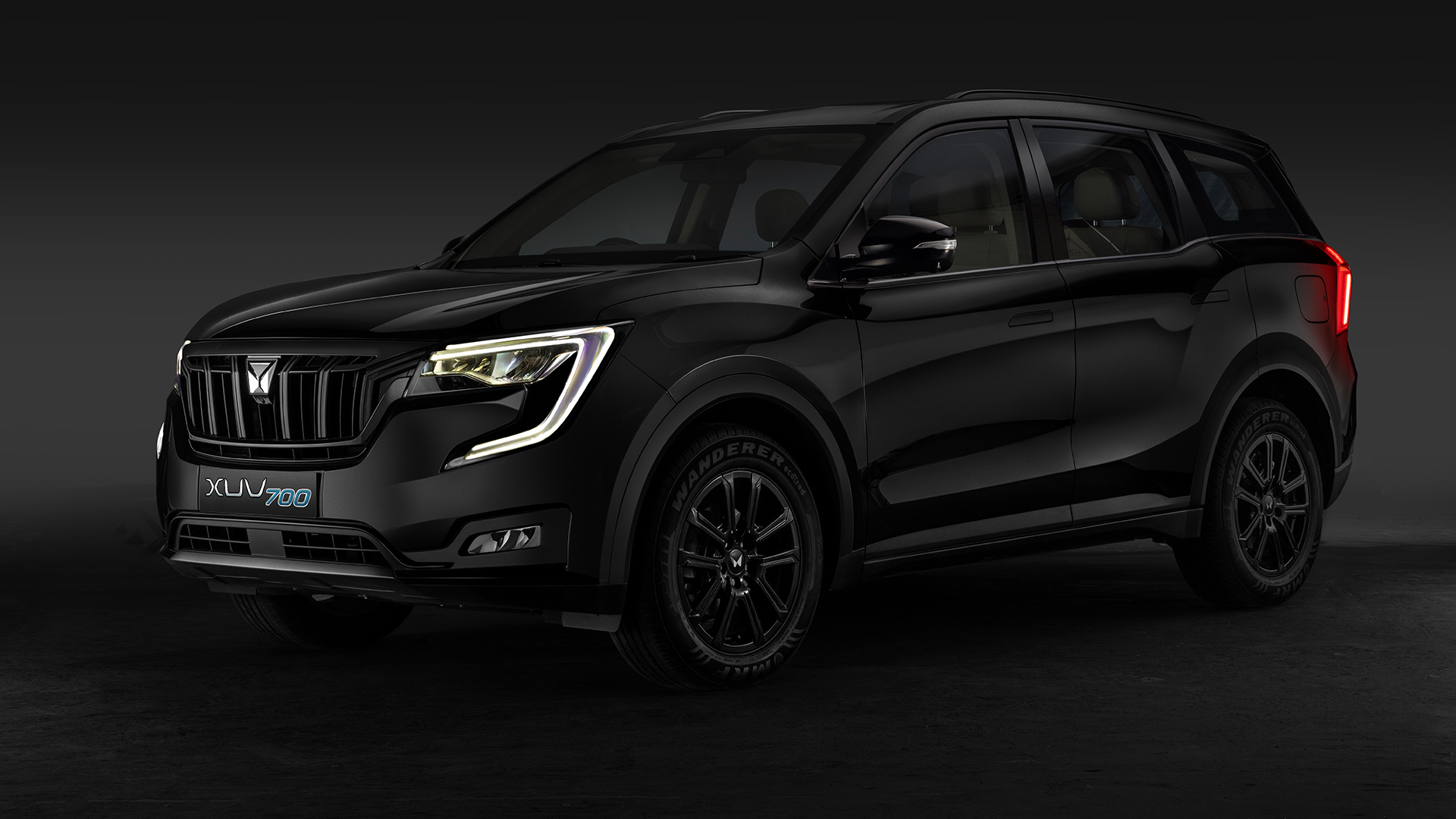 2024 Mahindra XUV700 launched, gets a new paint option, new interiors features and connected tech 2024 Mahindra XUV700 launched, gets a new paint option, new interiors features and connected tech