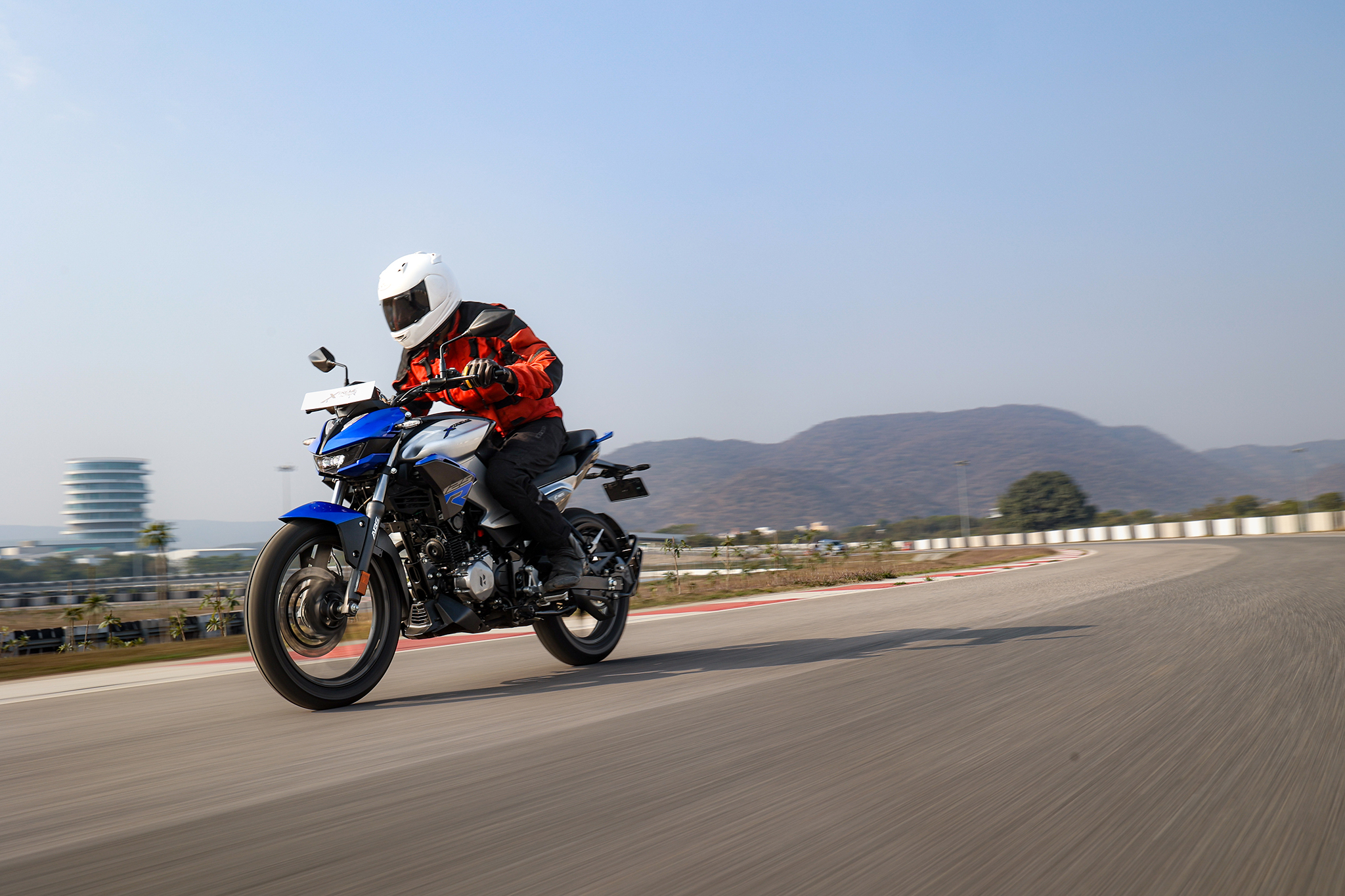 Hero Xtreme 125R launched at Rs 95,000 Hero Xtreme 125R launched at Rs 95,000